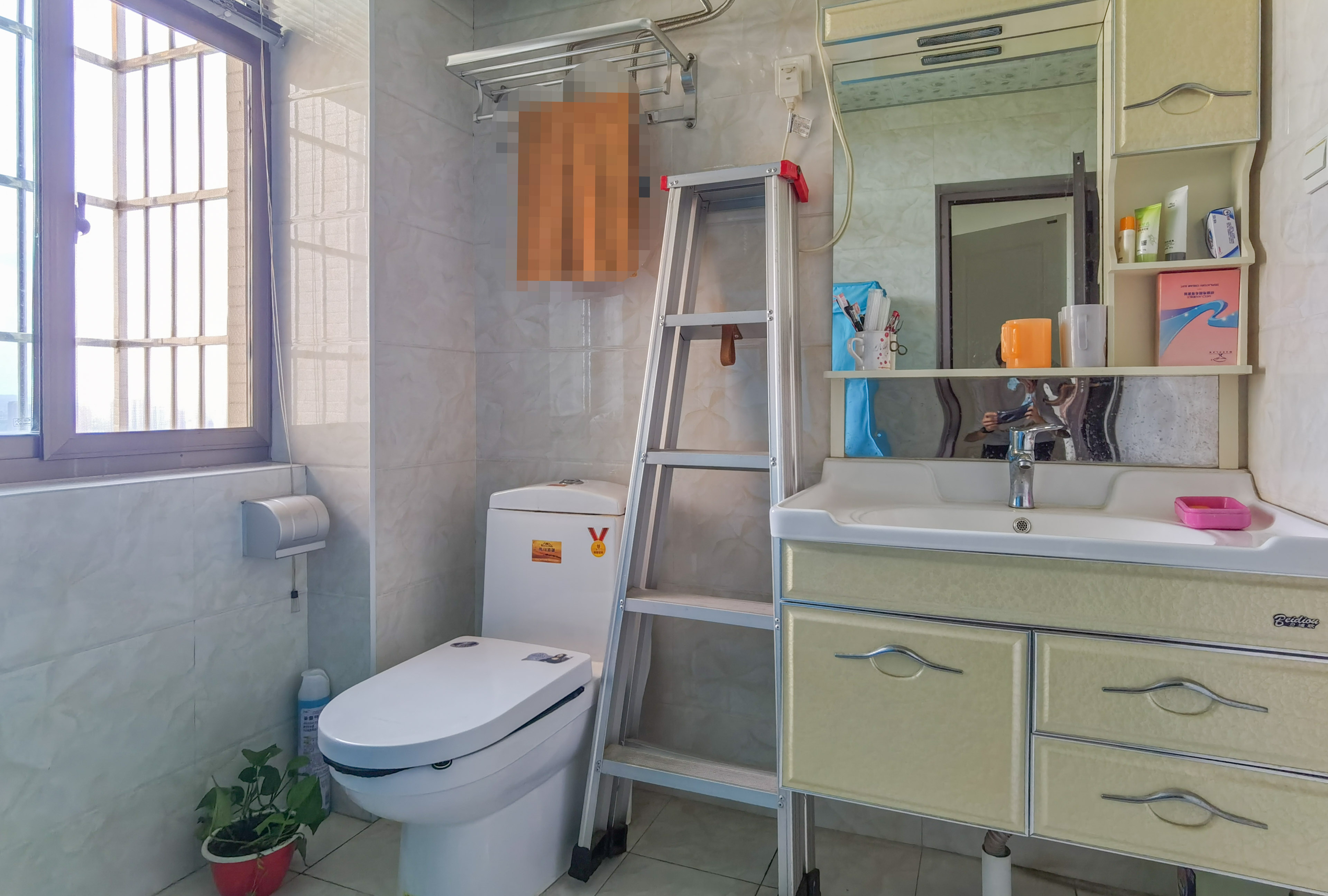 公园道一号(兆富佳园) 3室2厅2卫 59.8万 公园道一号(兆富佳园) 3室2厅2卫 59.8万客厅