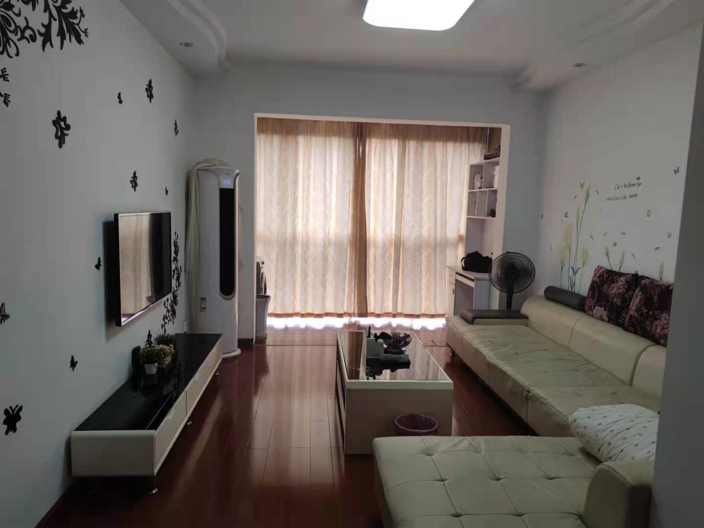 香格里拉 2室1厅1卫 68.0万 香格里拉 2室1厅1卫 68.0万客厅