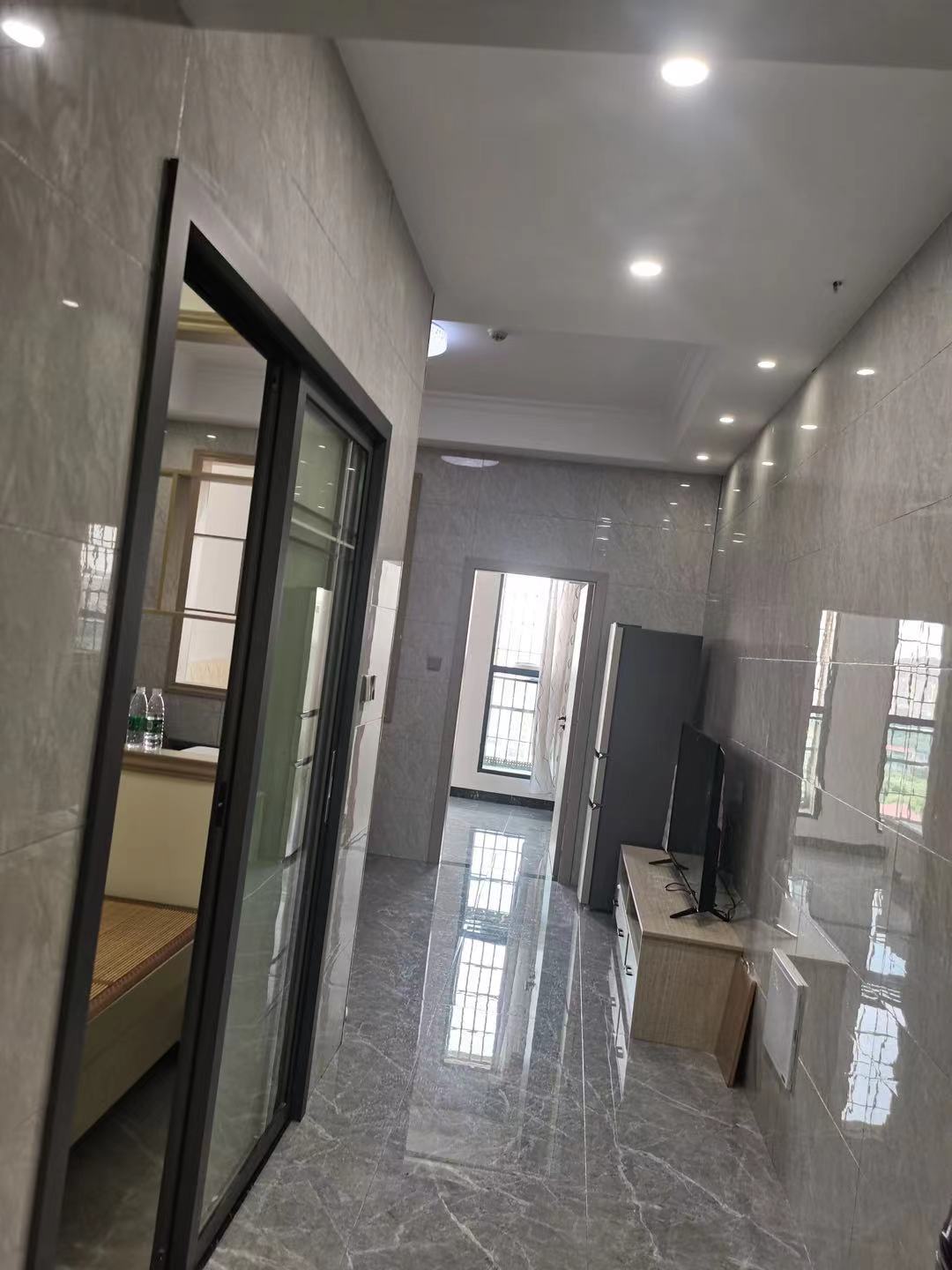 新九龙环球商业广场 2室1厅1卫 1400.0元/月 新九龙环球商业广场 2室1厅1卫 1400.0元/月