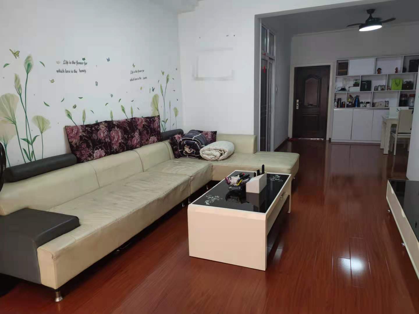 香格里拉  2室1厅1卫    68.0万客厅