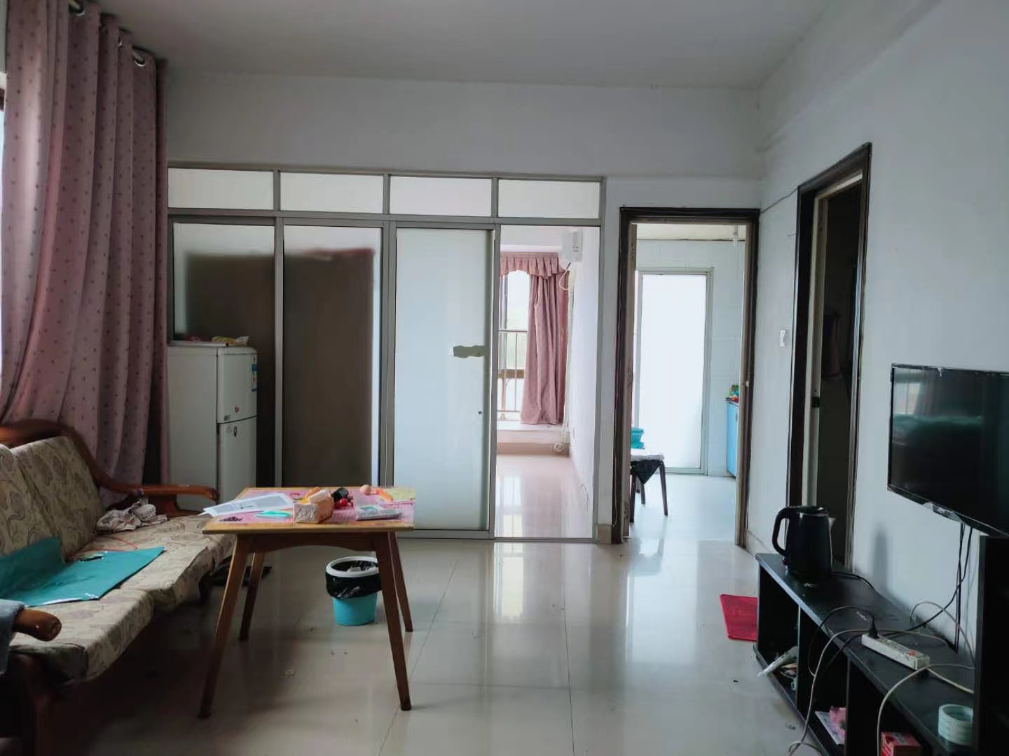 现代城  1室1厅1卫    1000.0元/月 现代城  1室1厅1卫    1000.0元/月室内图