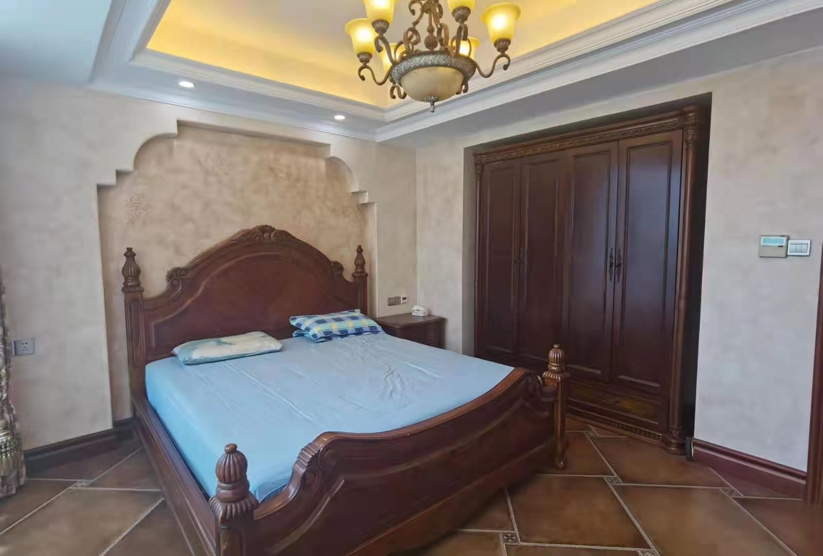 海韵天城 5室2厅4卫 388.0万 海韵天城 5室2厅4卫 388.0万客厅