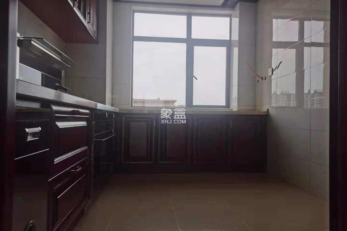 和泰家园 4室2厅2卫 99.8万 和泰家园 4室2厅2卫 99.8万客厅