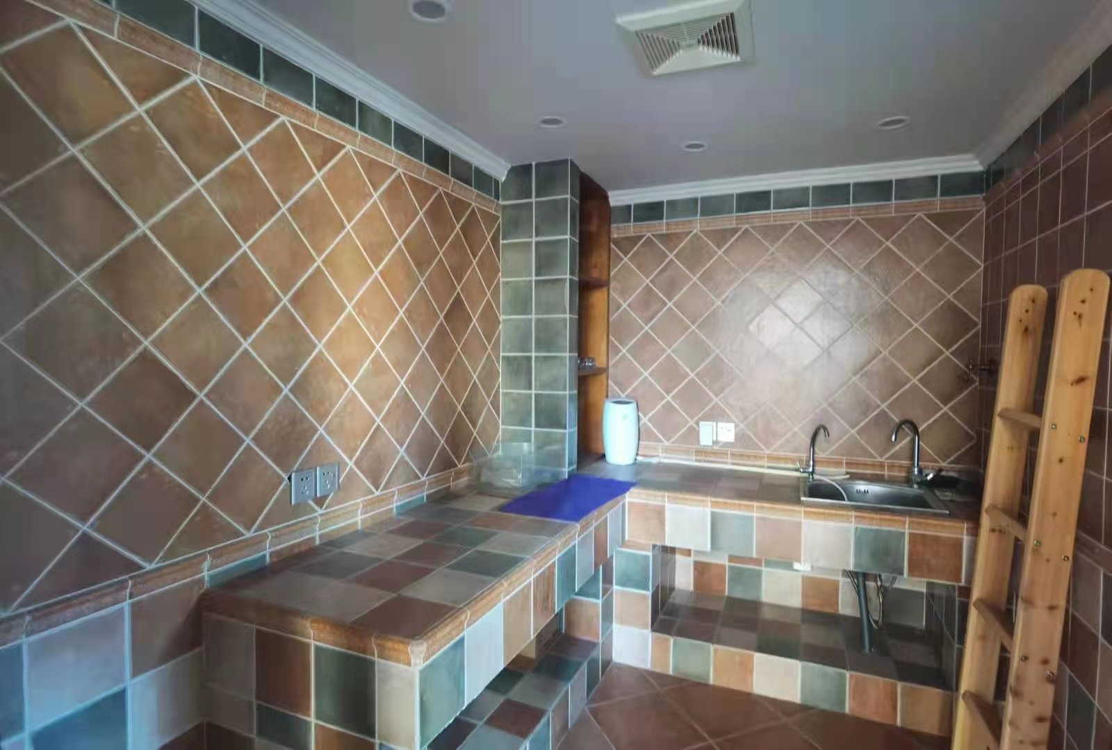 海韵天城 5室2厅4卫 388.0万 海韵天城 5室2厅4卫 388.0万客厅