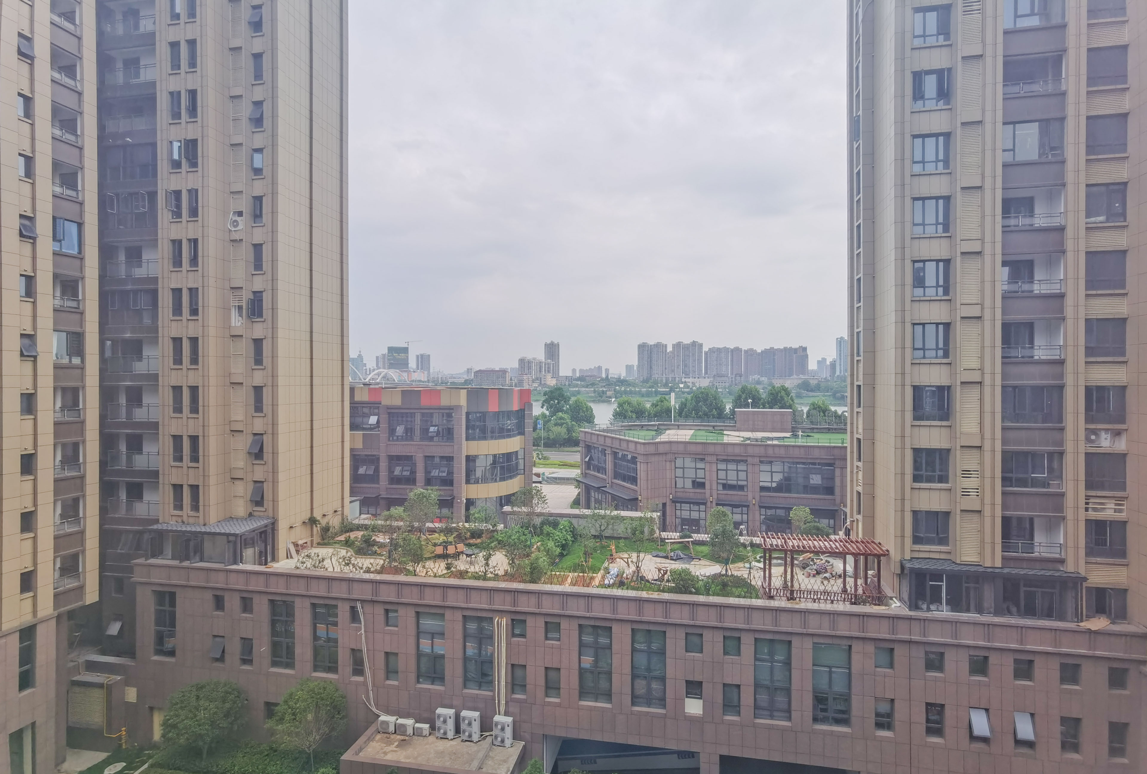 海创明珠花园 4室2厅2卫 90.0万 海创明珠花园 4室2厅2卫 90.0万客厅