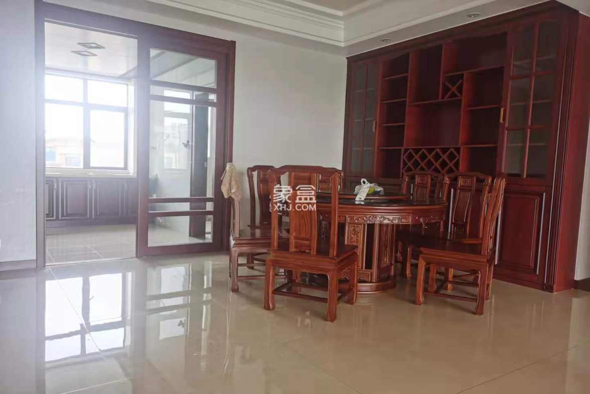 和泰家园 4室2厅2卫 99.8万 和泰家园 4室2厅2卫 99.8万客厅