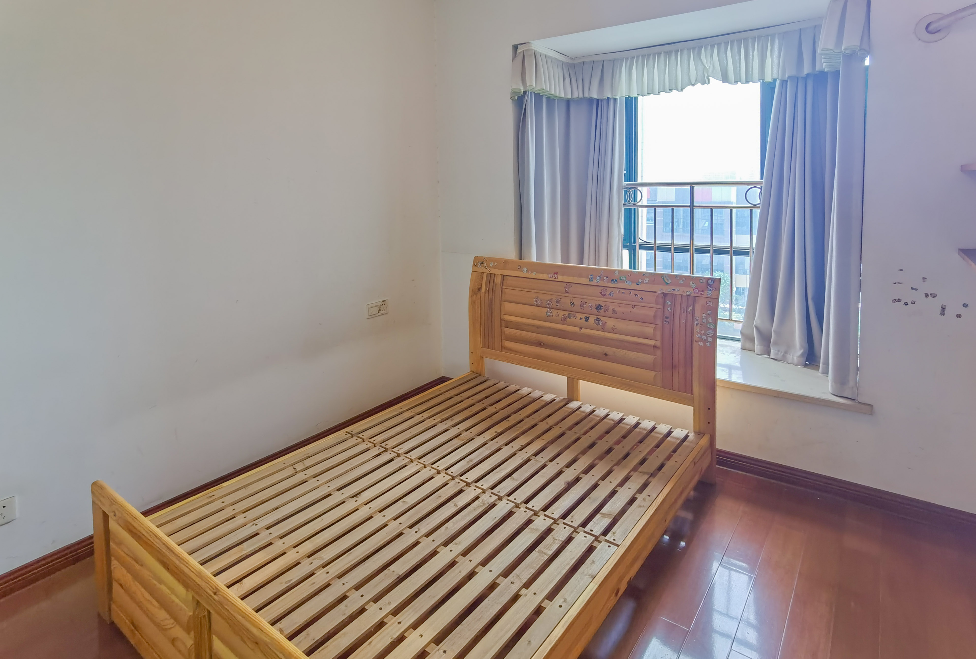 海创明珠花园 4室2厅2卫 90.0万 海创明珠花园 4室2厅2卫 90.0万客厅