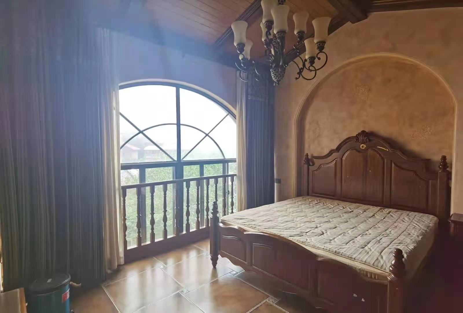 海韵天城 5室2厅4卫 388.0万 海韵天城 5室2厅4卫 388.0万客厅