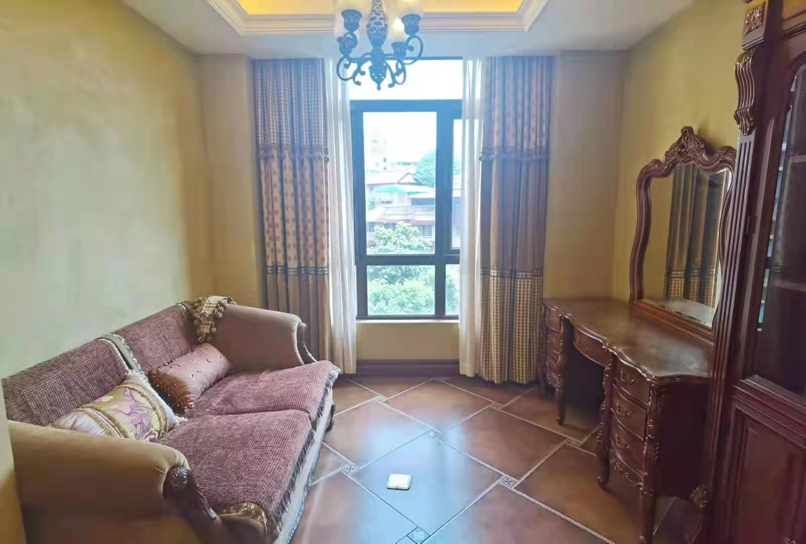 海韵天城 5室2厅4卫 388.0万 海韵天城 5室2厅4卫 388.0万客厅