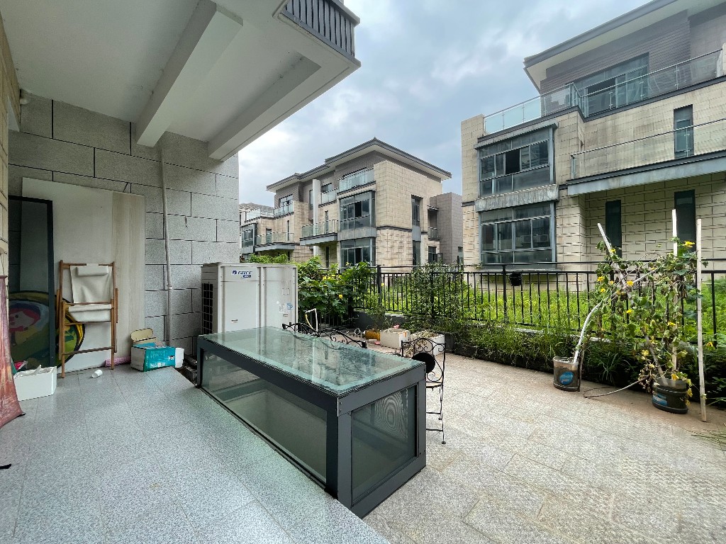 美的城一期 5室3厅1卫 309.0万 美的城一期 5室3厅1卫 309.0万客厅