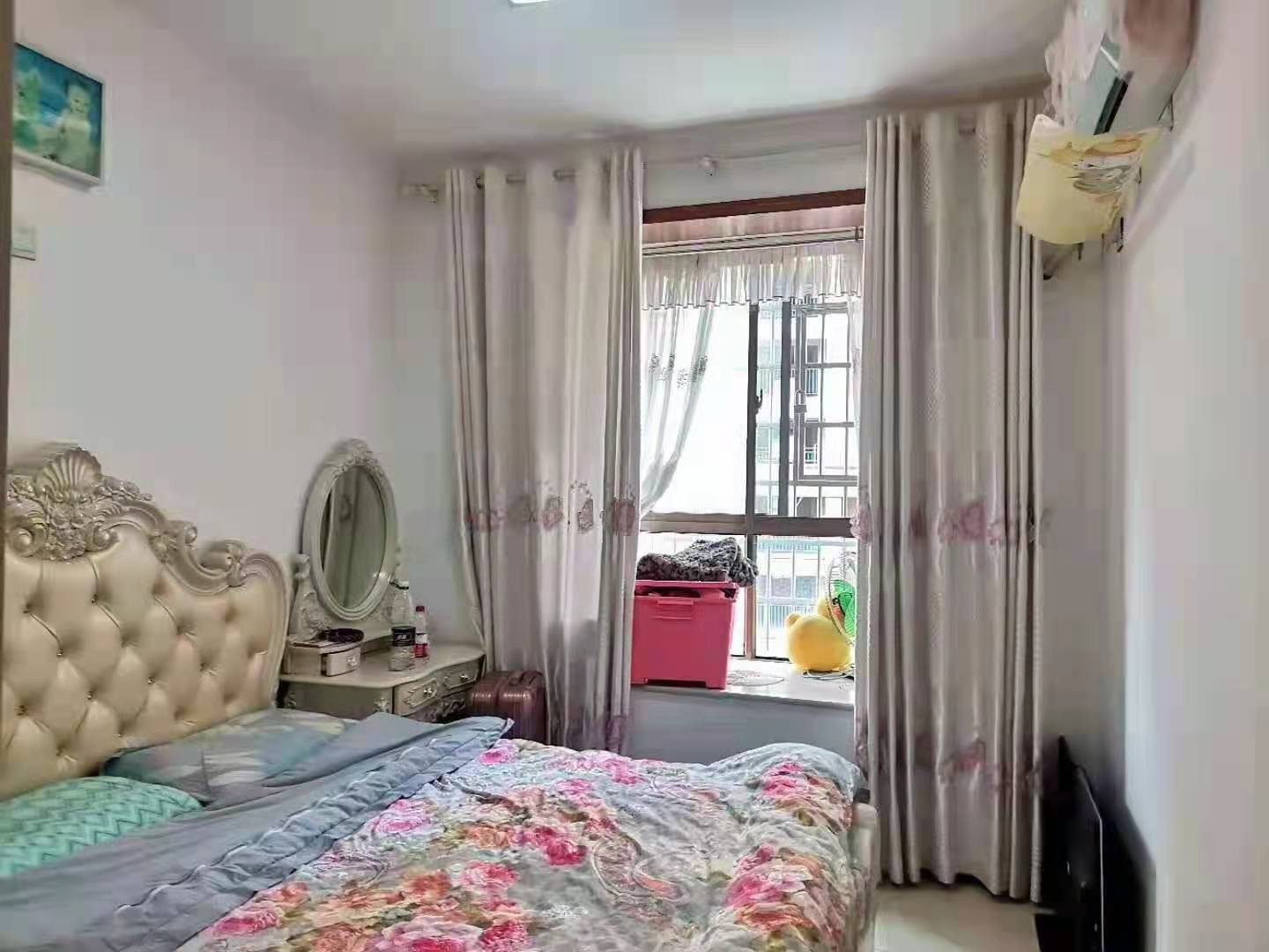 龙腾百花园  2室2厅1卫    45.8万卧室