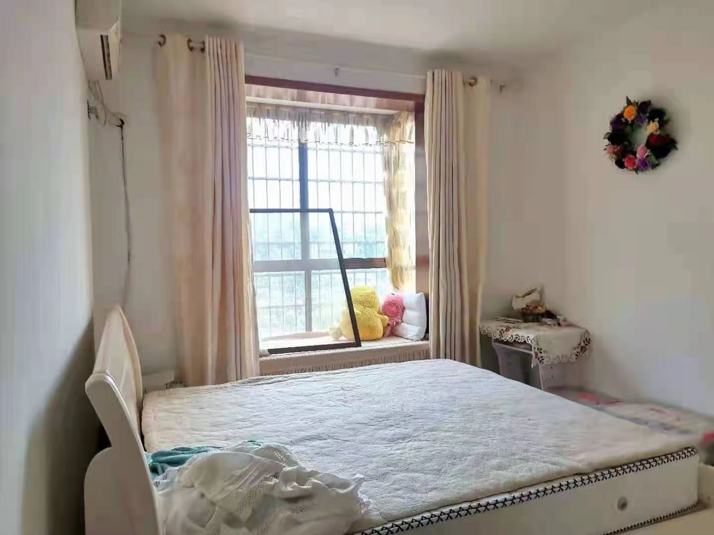 龙腾百花园  2室2厅1卫    45.8万卧室