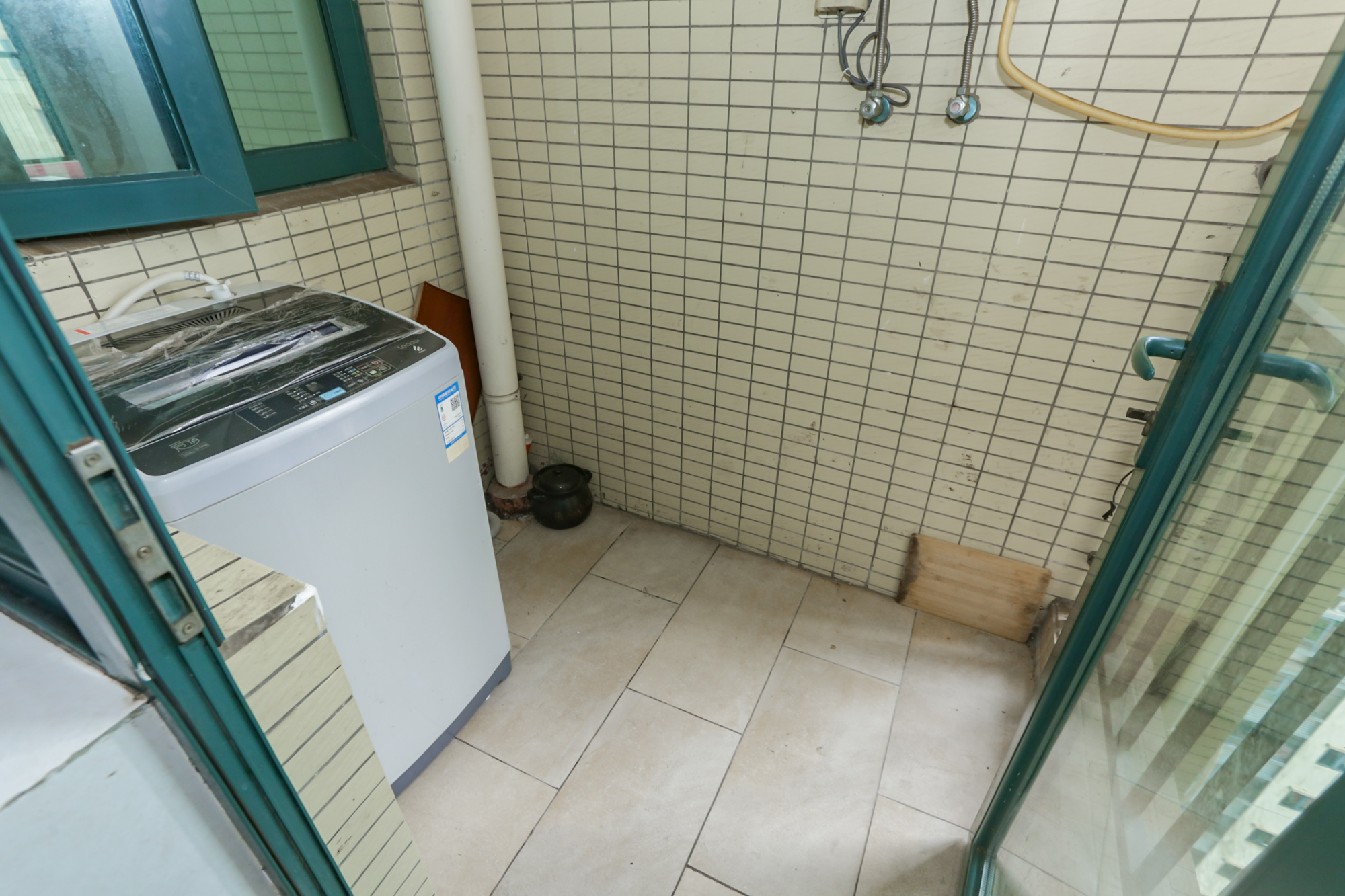 恒大华府  3室2厅1卫   199.10万阳台