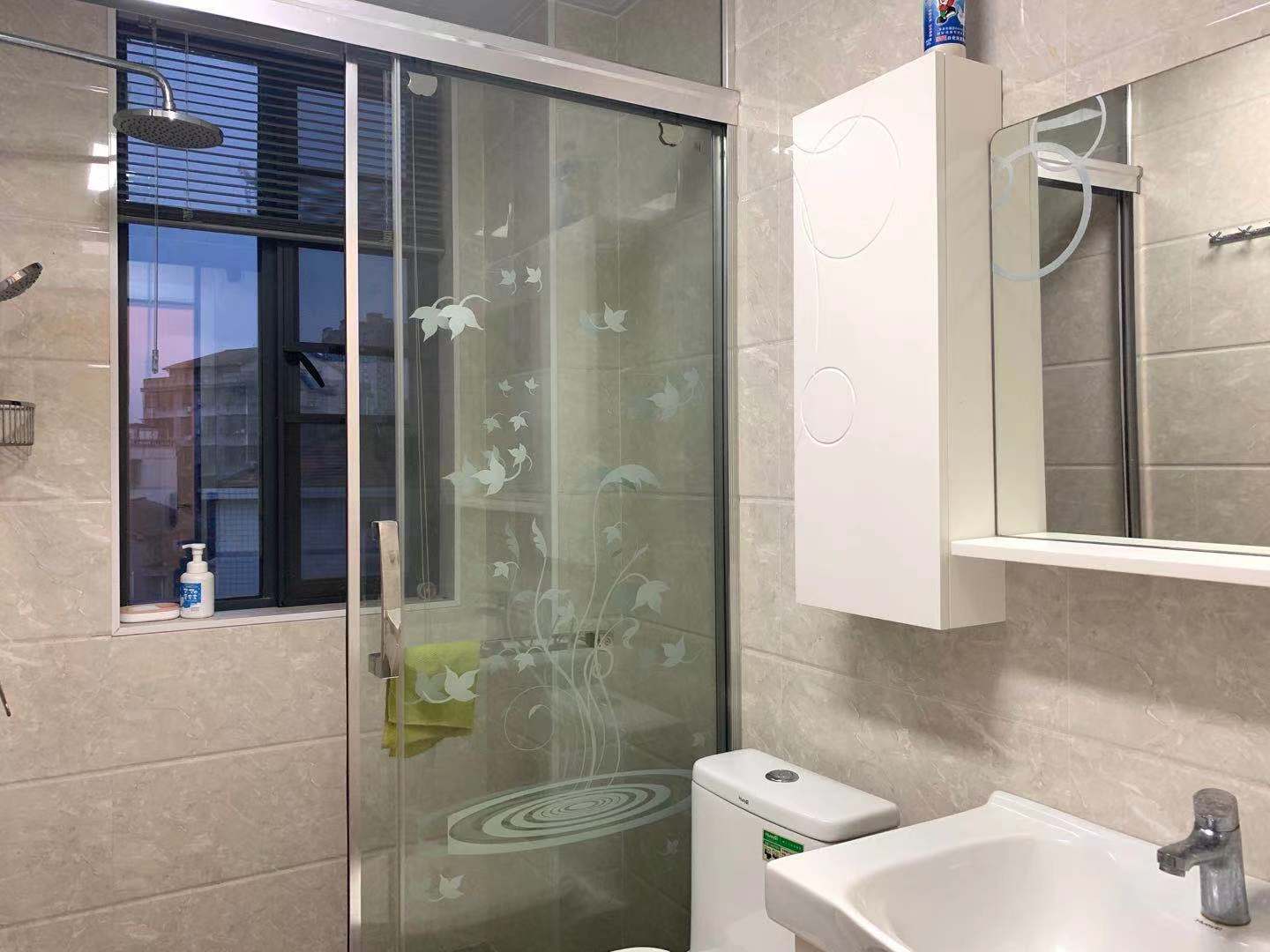 雄森国际  3室3厅2卫    68.0万 雄森国际  3室3厅2卫    68.0万厨房