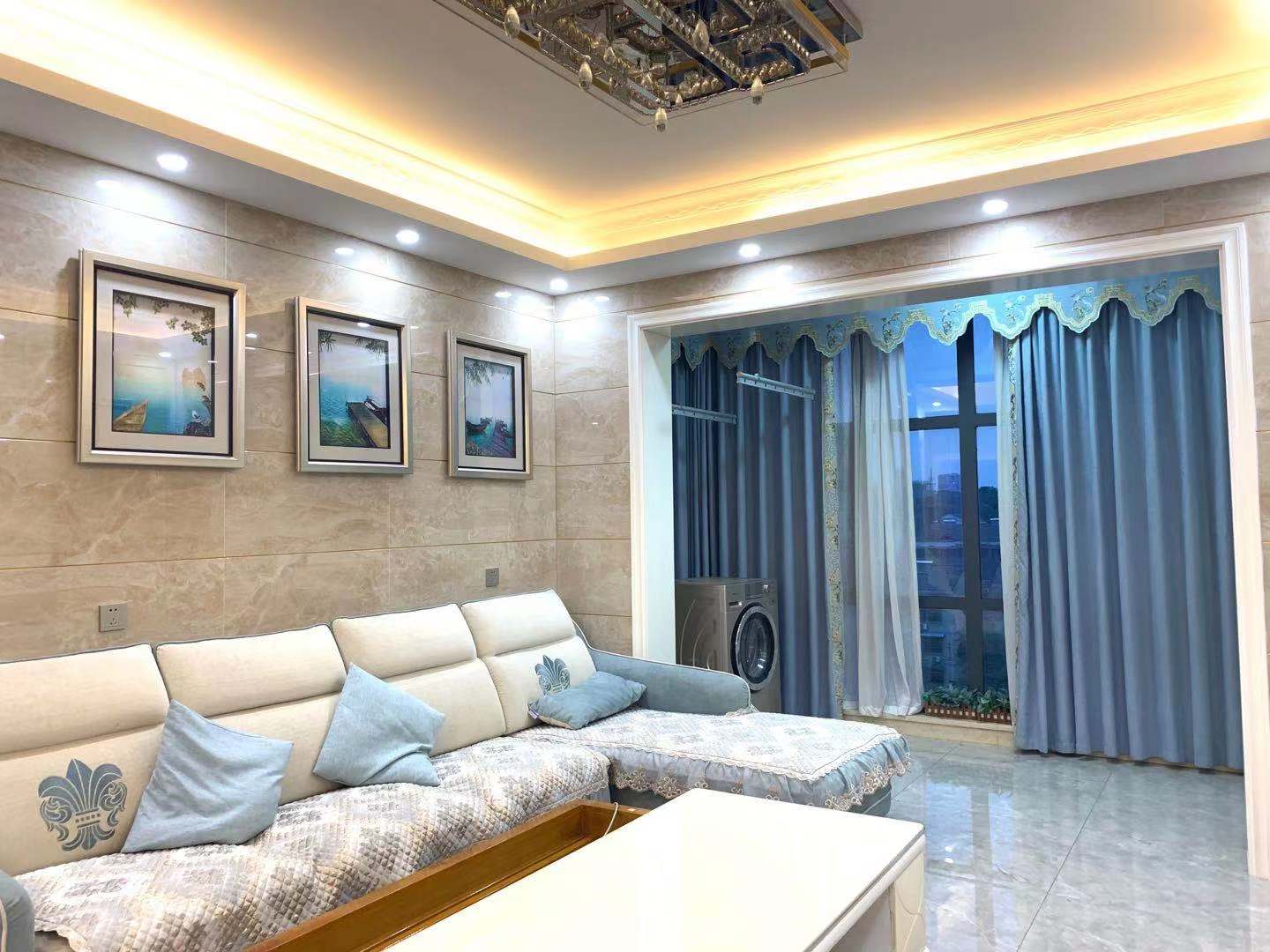 雄森国际  3室3厅2卫    68.0万 雄森国际  3室3厅2卫    68.0万客厅