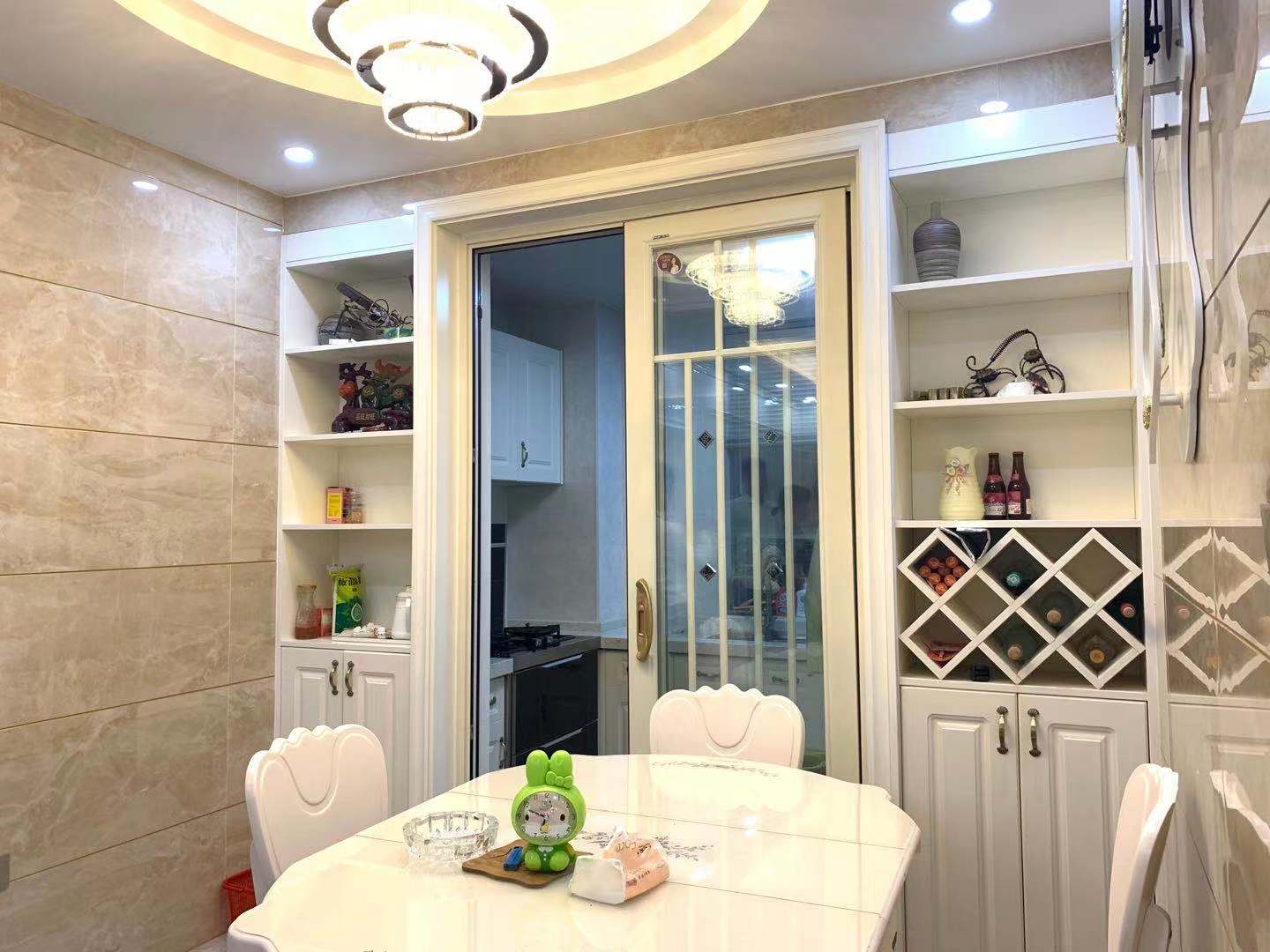 雄森国际  3室3厅2卫    68.0万 雄森国际  3室3厅2卫    68.0万客厅