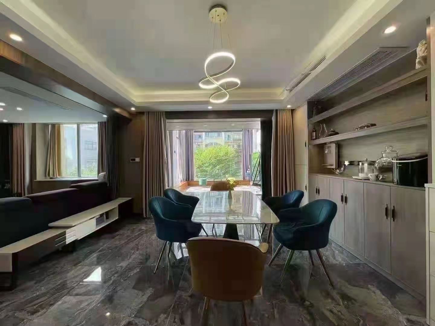 海韵天城 5室3厅3卫 350.0万 海韵天城 5室3厅3卫 350.0万客厅