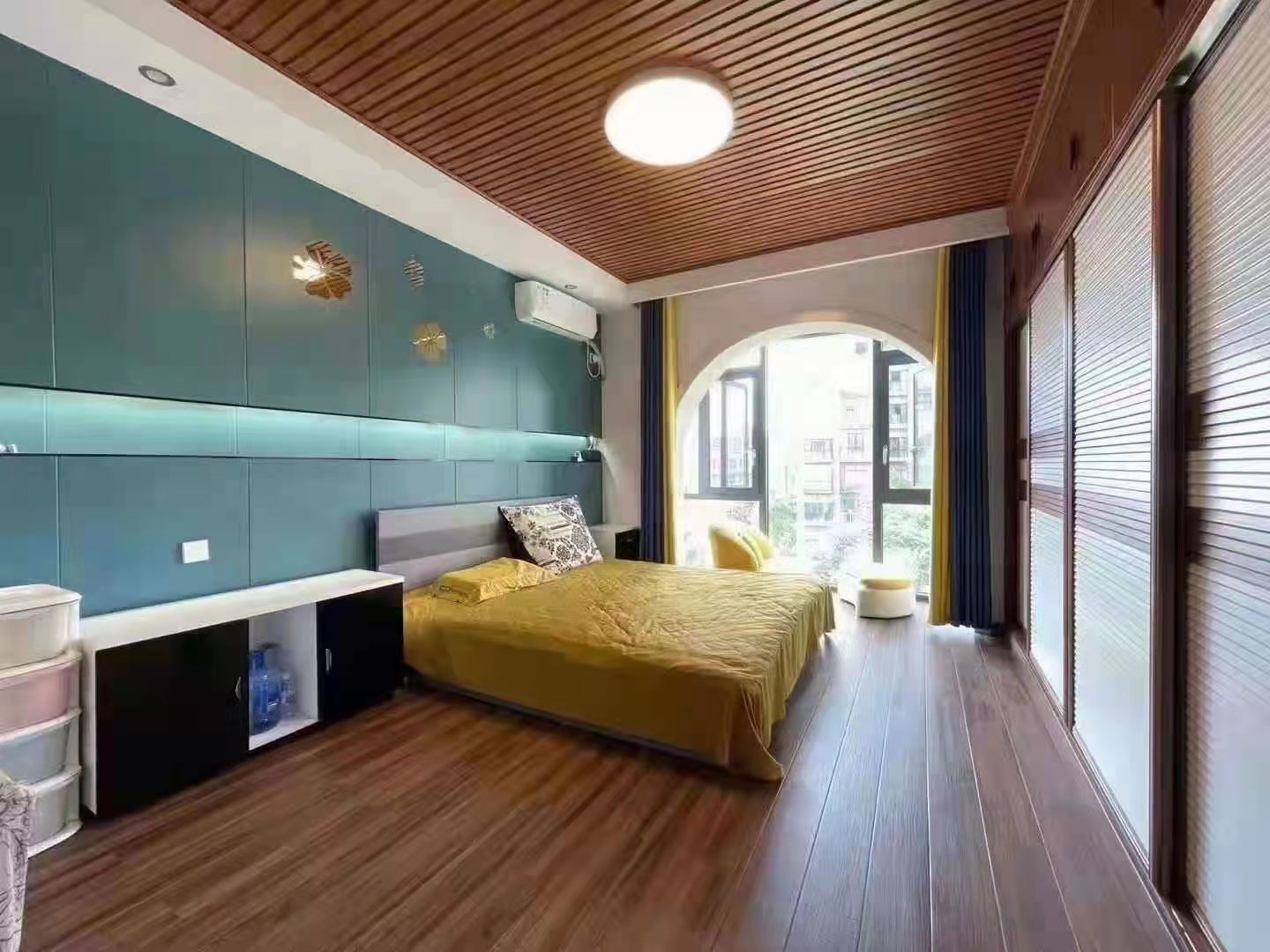 海韵天城 5室3厅3卫 350.0万 海韵天城 5室3厅3卫 350.0万客厅