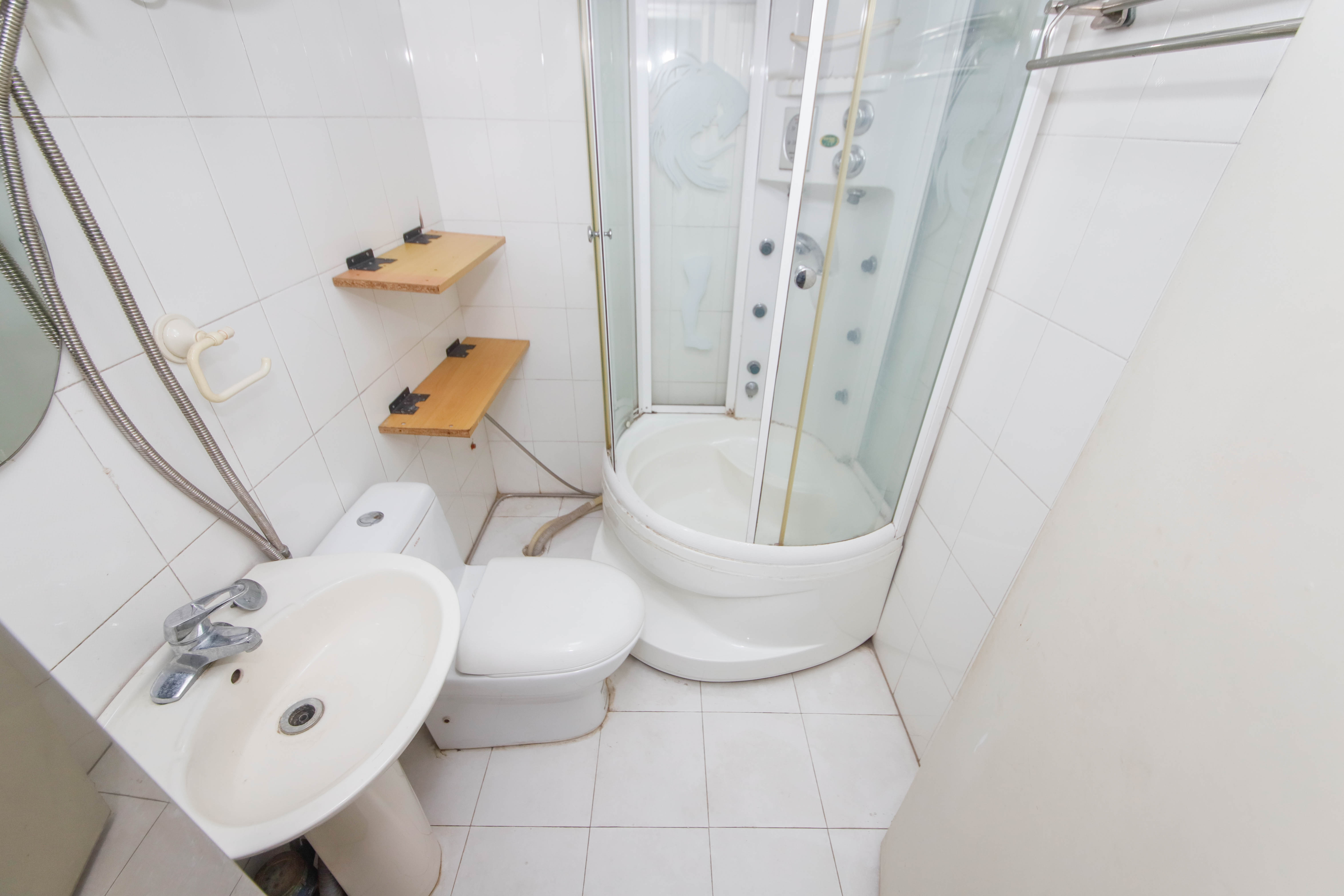 阳明山庄  3室2厅2卫    90.0万卫生间