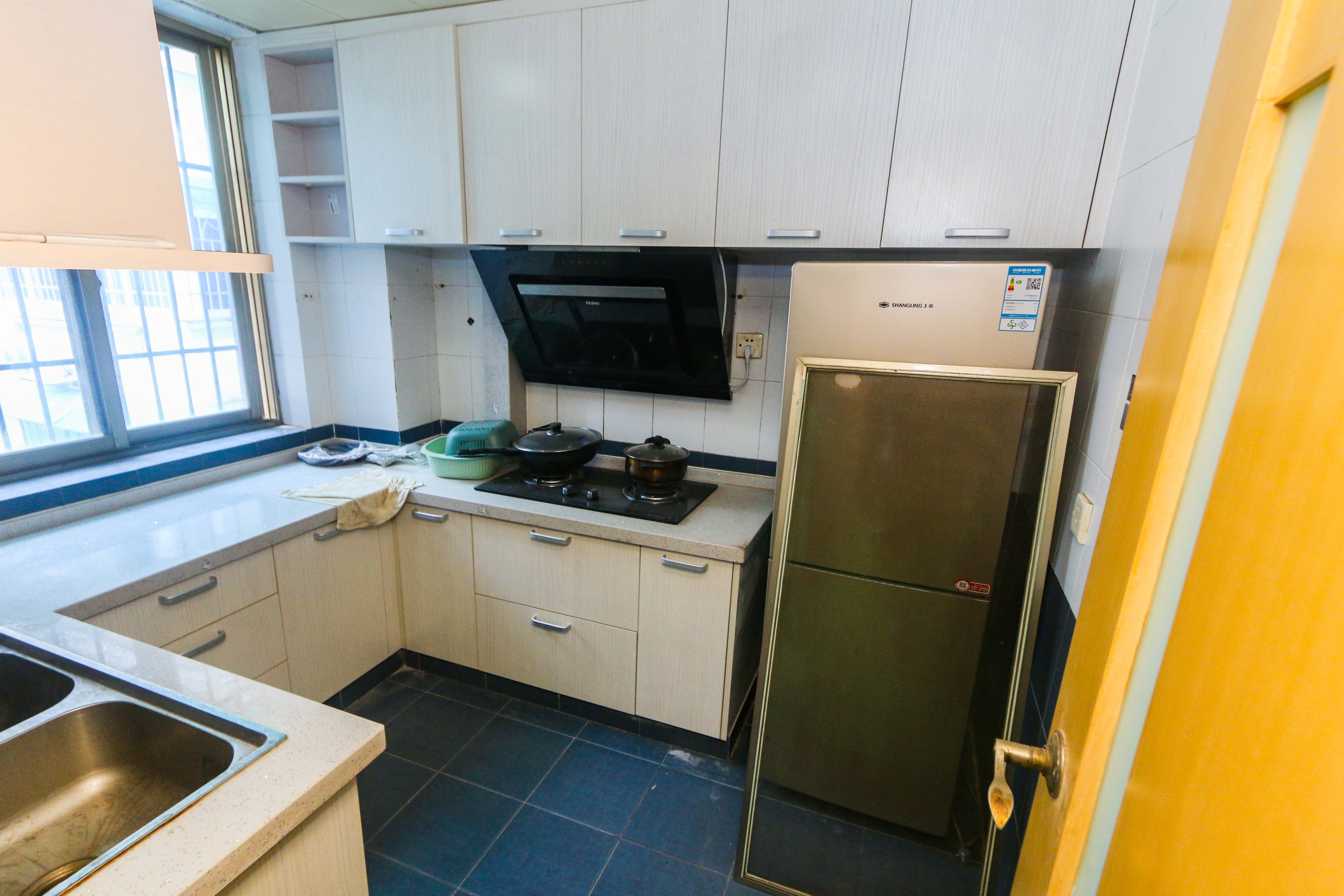 科教新村 2室2厅1卫 93.0万 科教新村 2室2厅1卫 93.0万厨房