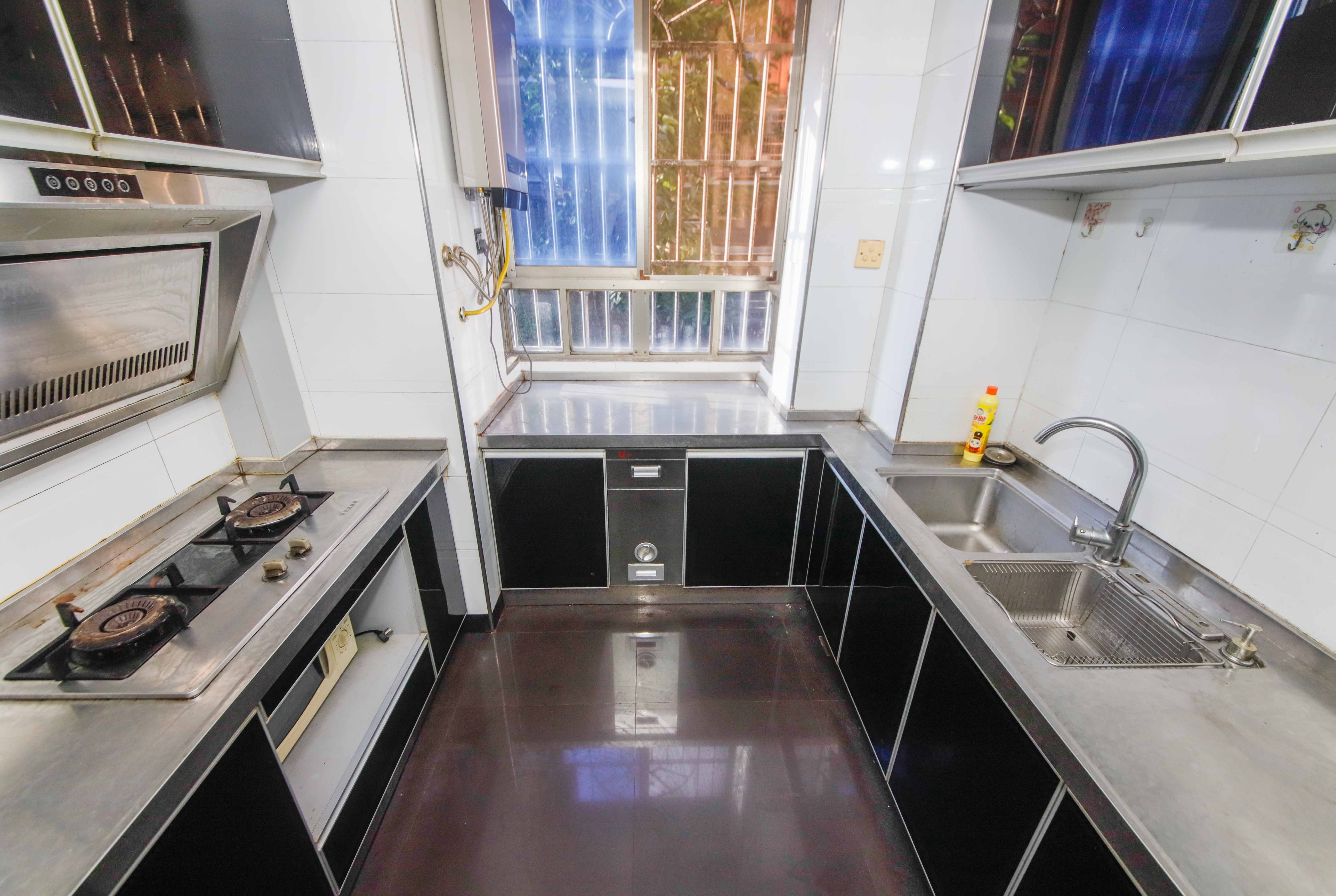 阳明山庄  3室2厅2卫    90.0万厨房