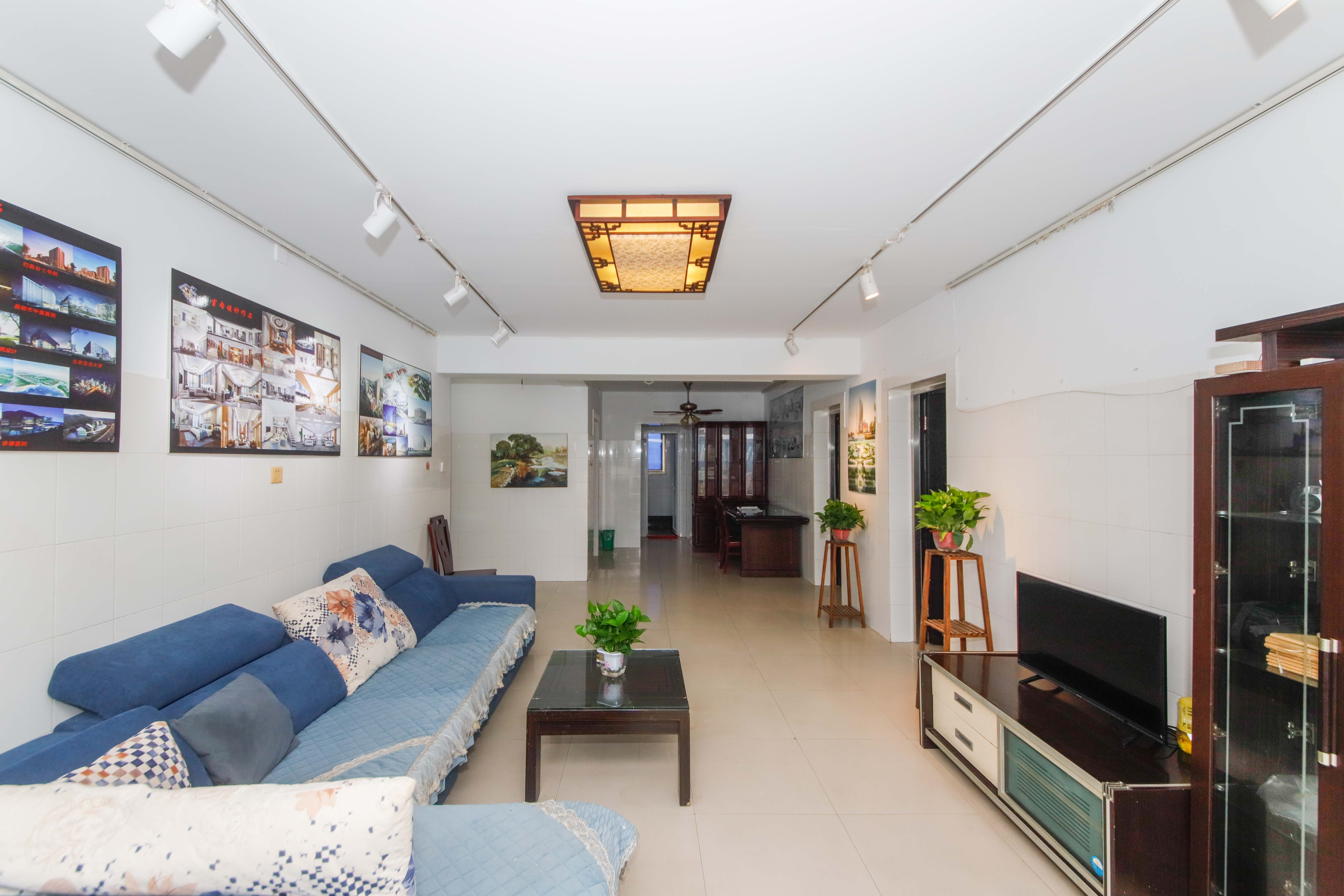 阳明山庄  3室2厅2卫    90.0万客厅