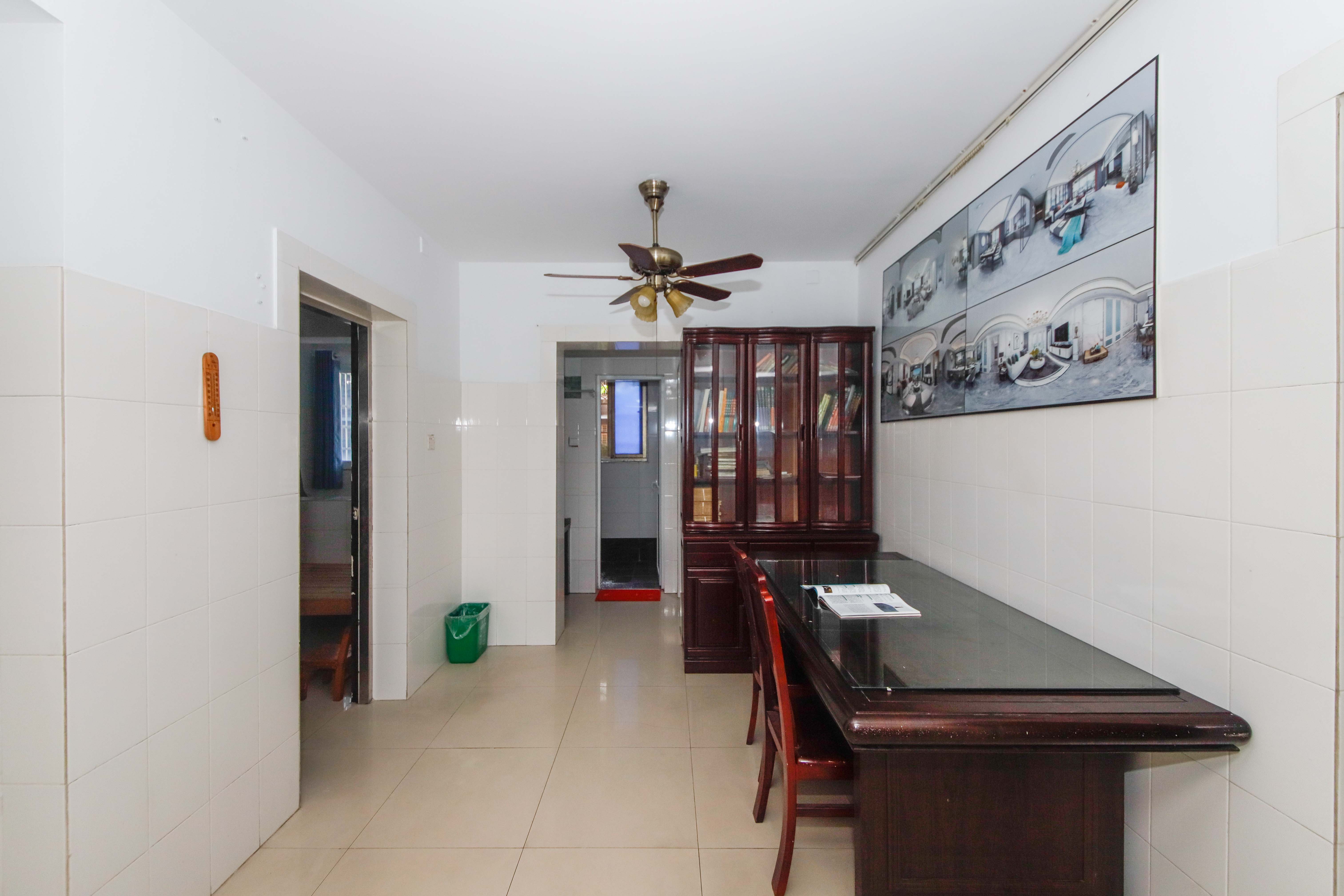 阳明山庄  3室2厅2卫    90.0万客厅