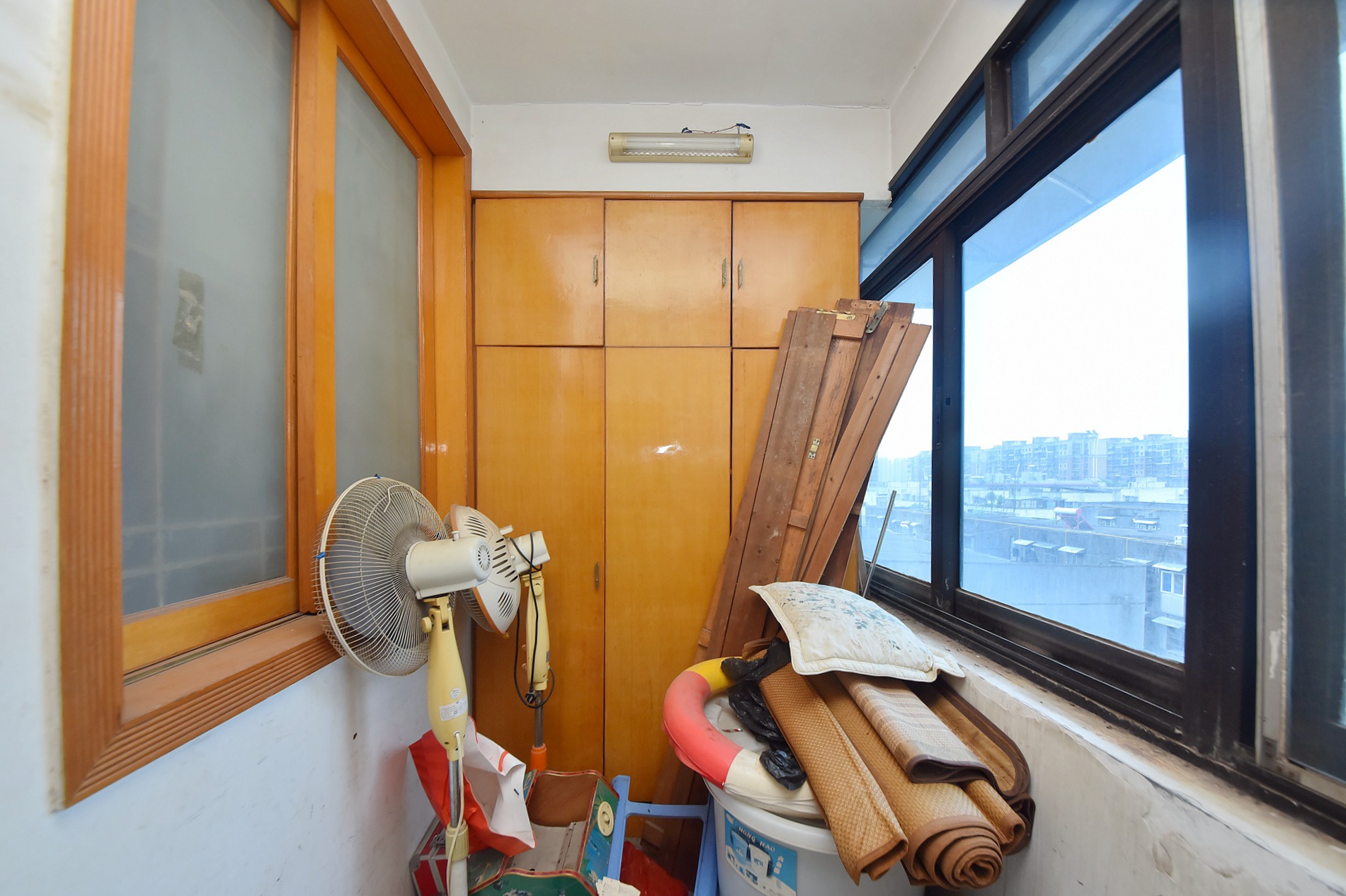 红花坡社区  2室2厅1卫   68.10万阳台