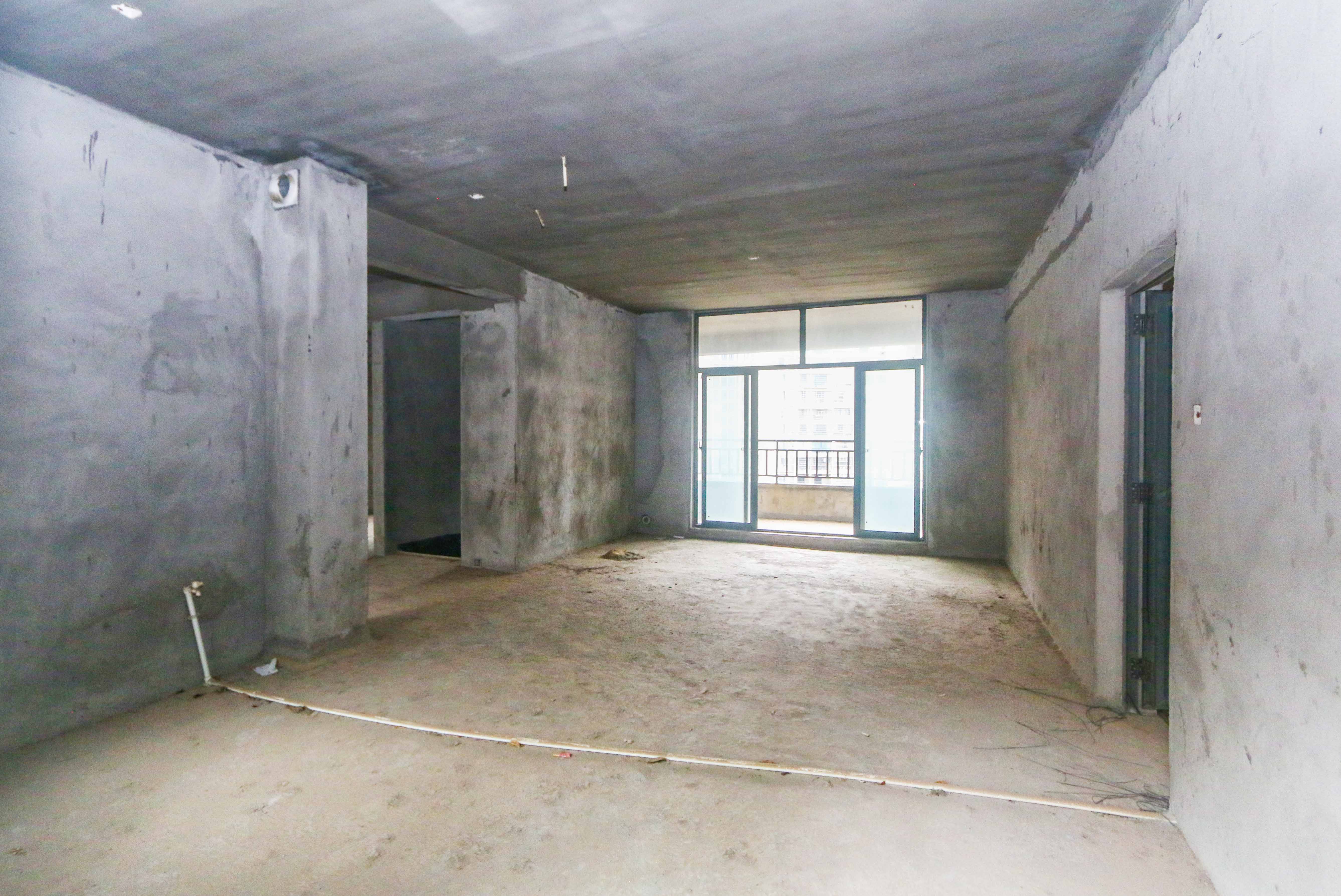 枫华府第  3室2厅2卫    117.78万客厅
