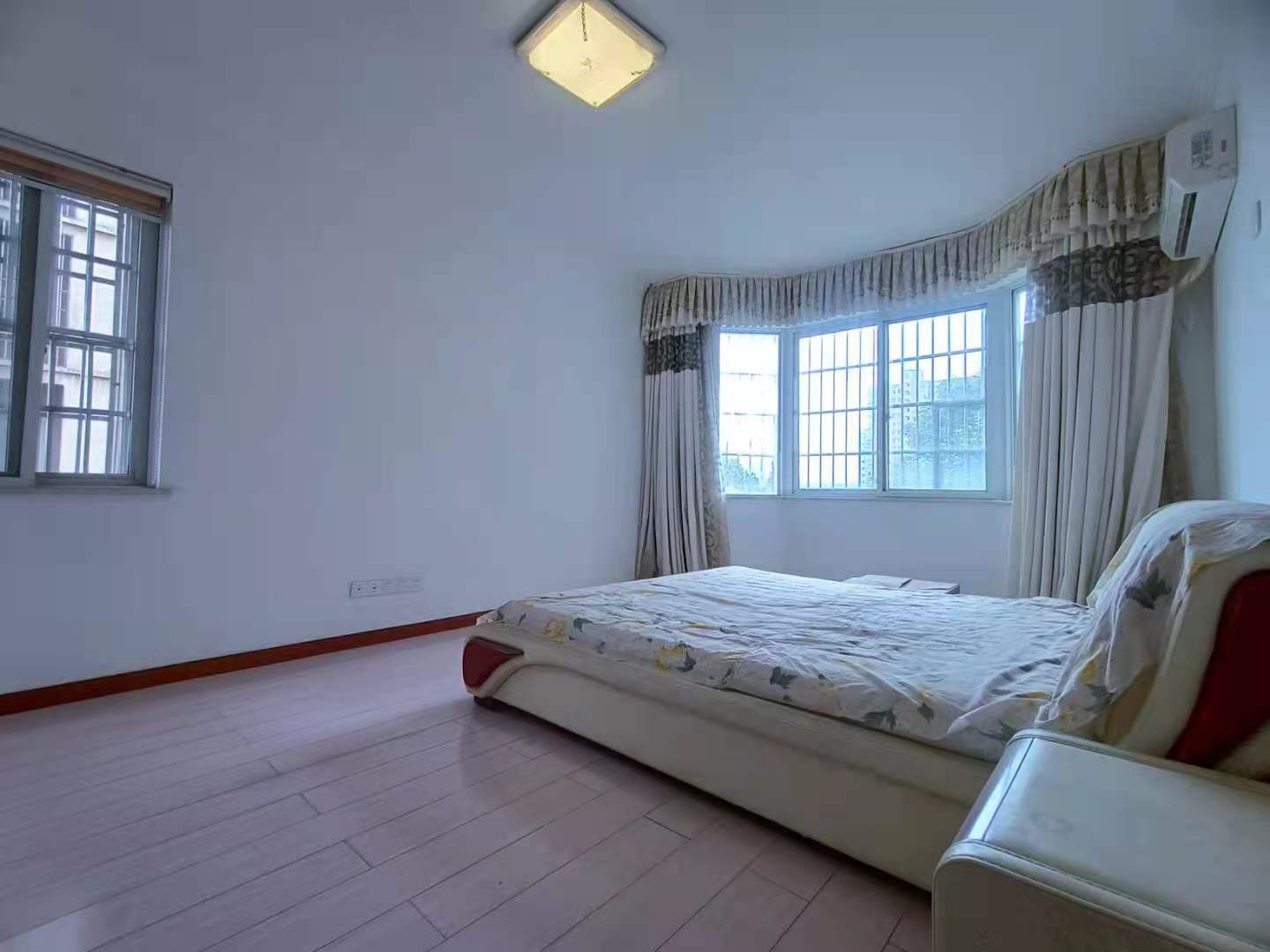 高尔夫紫龙郡 4室2厅2卫 2800.0元/月 高尔夫紫龙郡 4室2厅2卫 2800.0元/月室内图