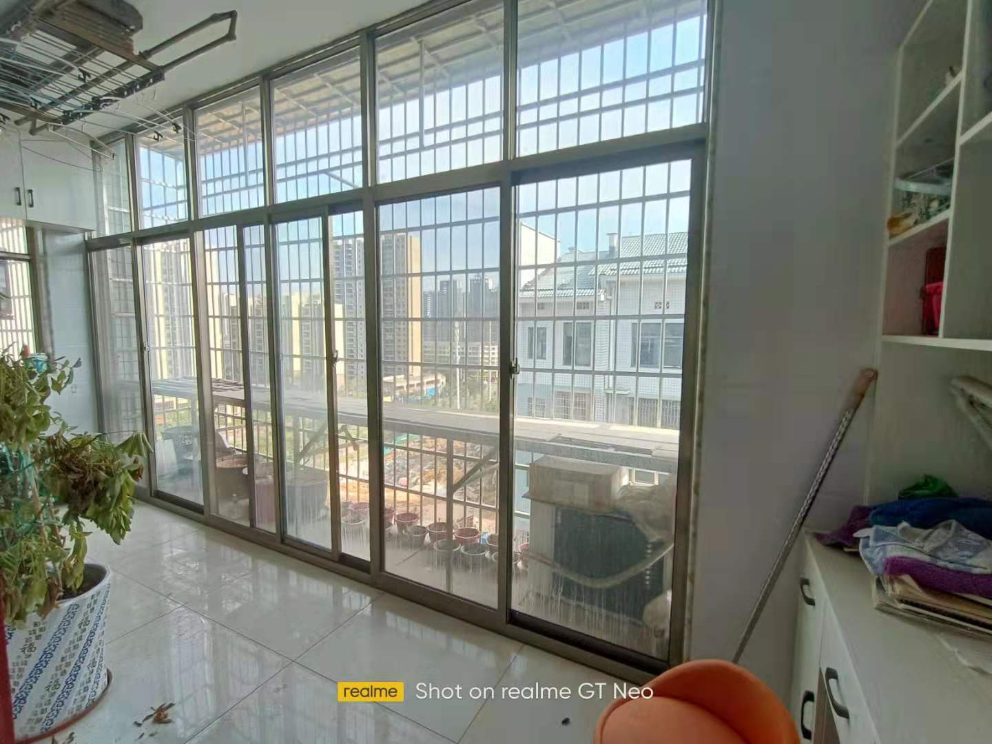 洪源小区 6室2厅1卫 80.0万 洪源小区 6室2厅1卫 80.0万阳台