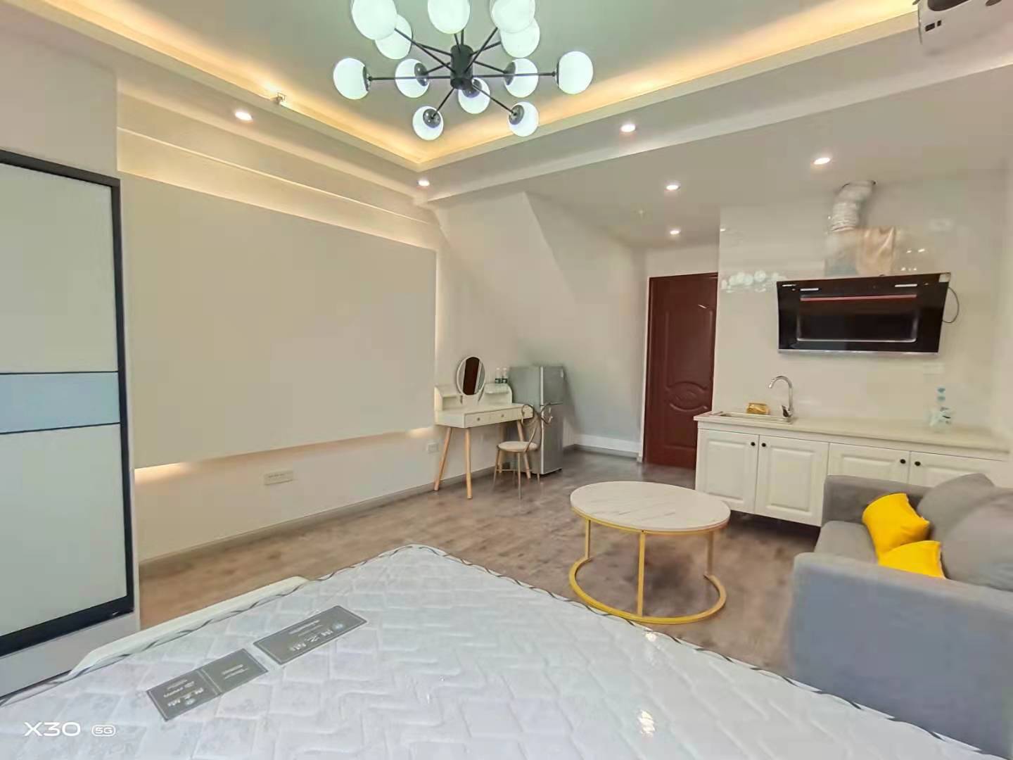 金阳世纪城龙耀苑  3室2厅2卫    2700.0元/月 金阳世纪城龙耀苑  3室2厅2卫    2700.0元/月室内图