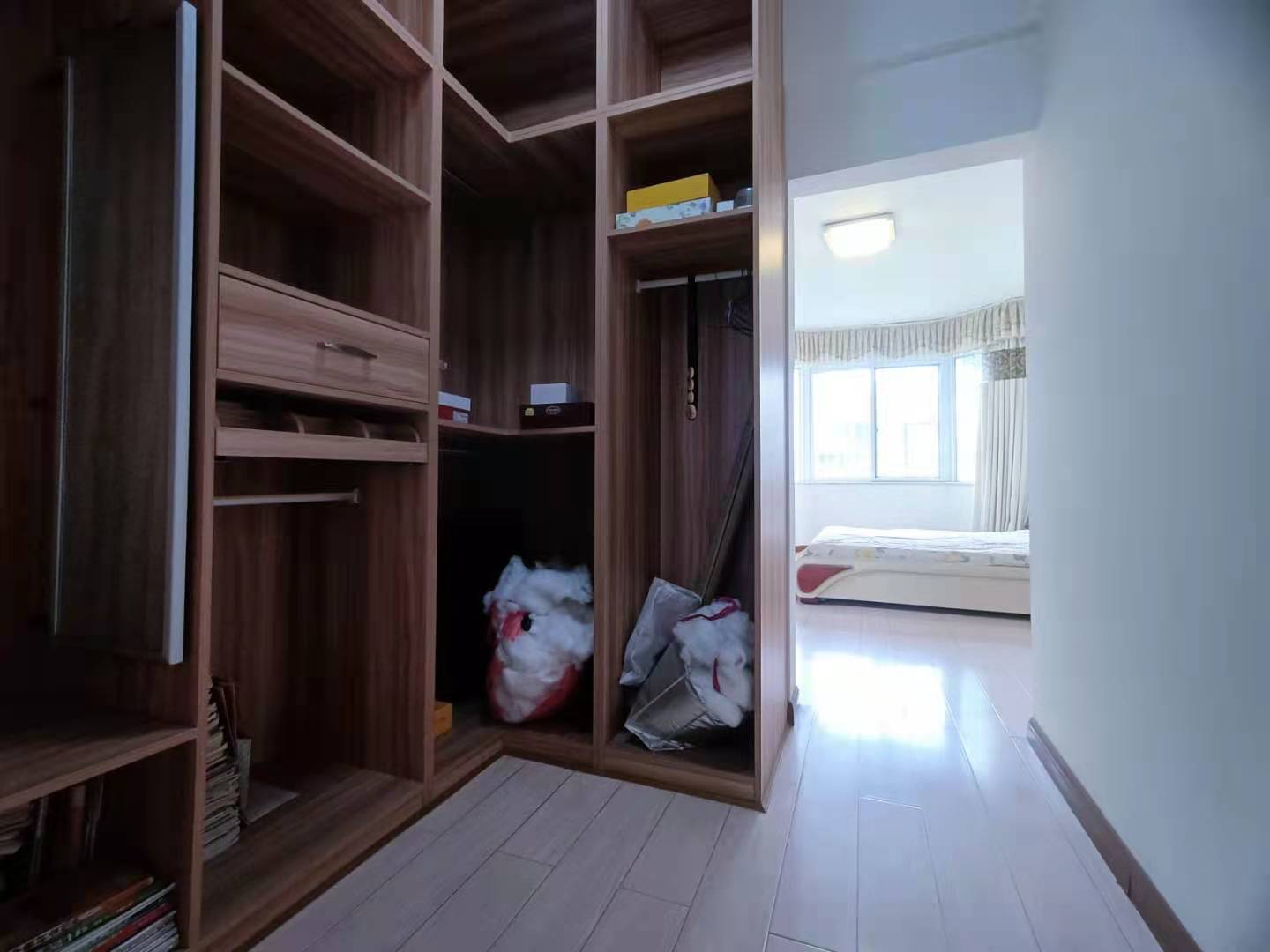 高尔夫紫龙郡 4室2厅2卫 2800.0元/月 高尔夫紫龙郡 4室2厅2卫 2800.0元/月室内图