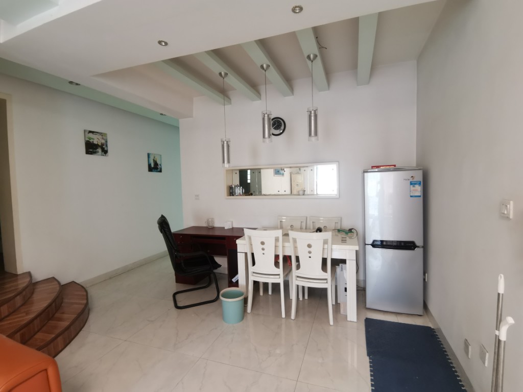 君昇花苑 3室2厅2卫 1800.0元/月 君昇花苑 3室2厅2卫 1800.0元/月室内图