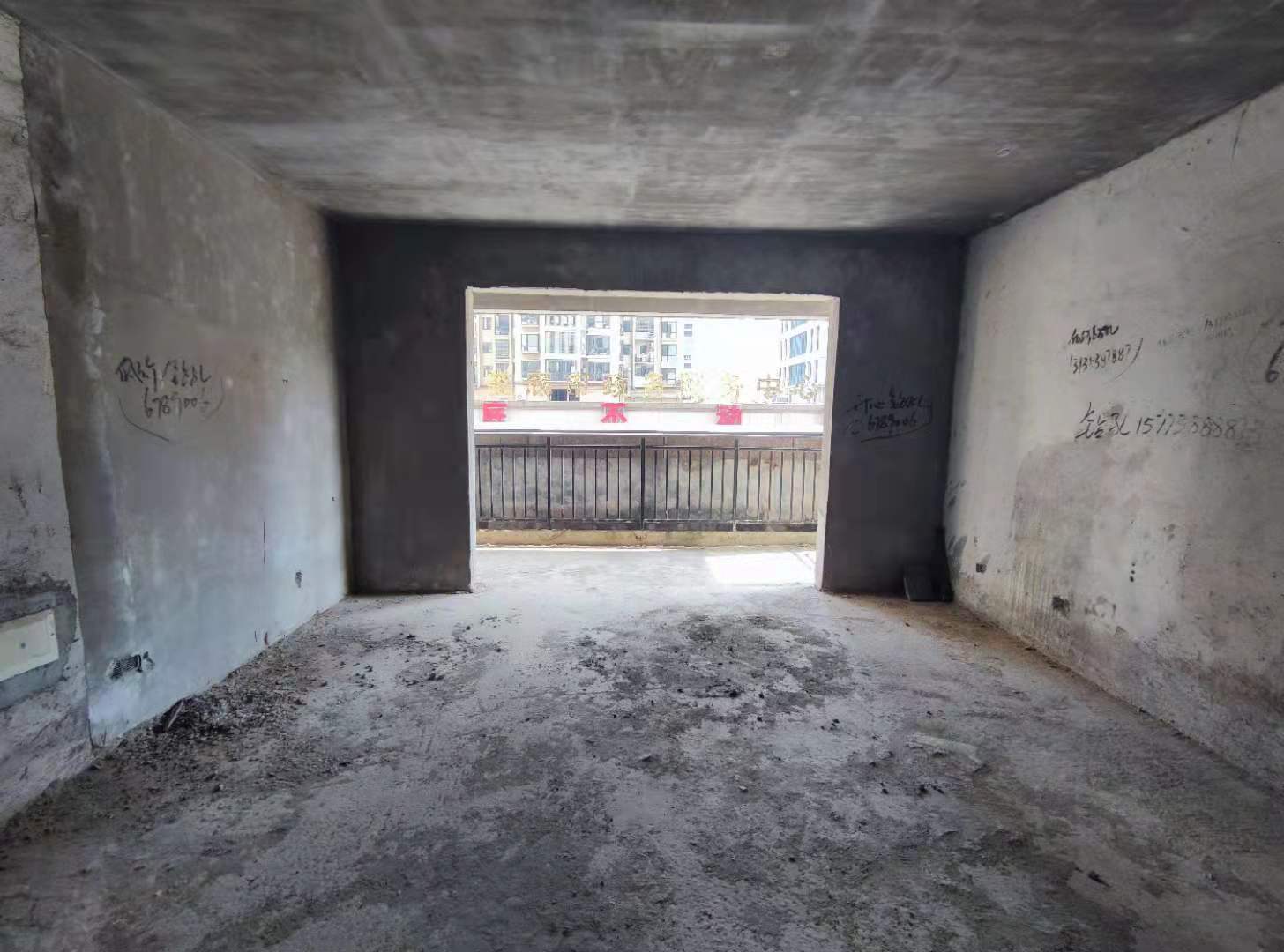 吉星金融广场(牡丹园) 4室2厅2卫 72.8万 吉星金融广场(牡丹园) 4室2厅2卫 72.8万客厅