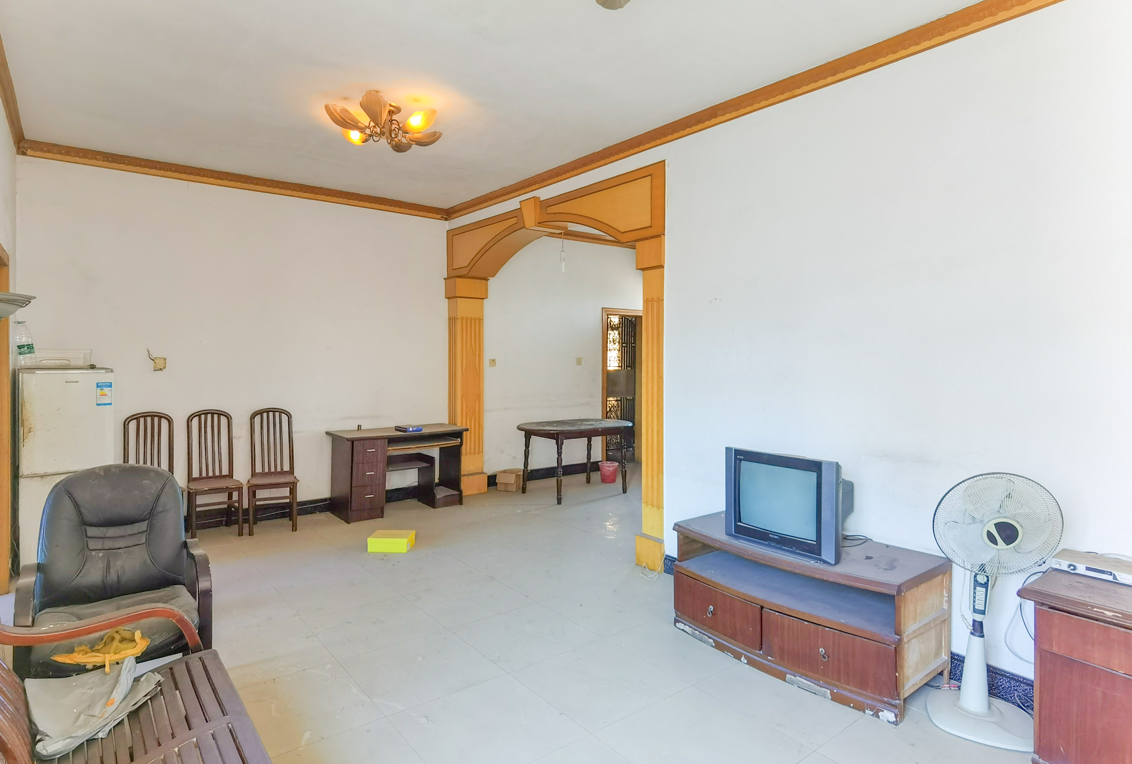 陡岭坡 3室2厅1卫 42.0万 陡岭坡 3室2厅1卫 42.0万客厅