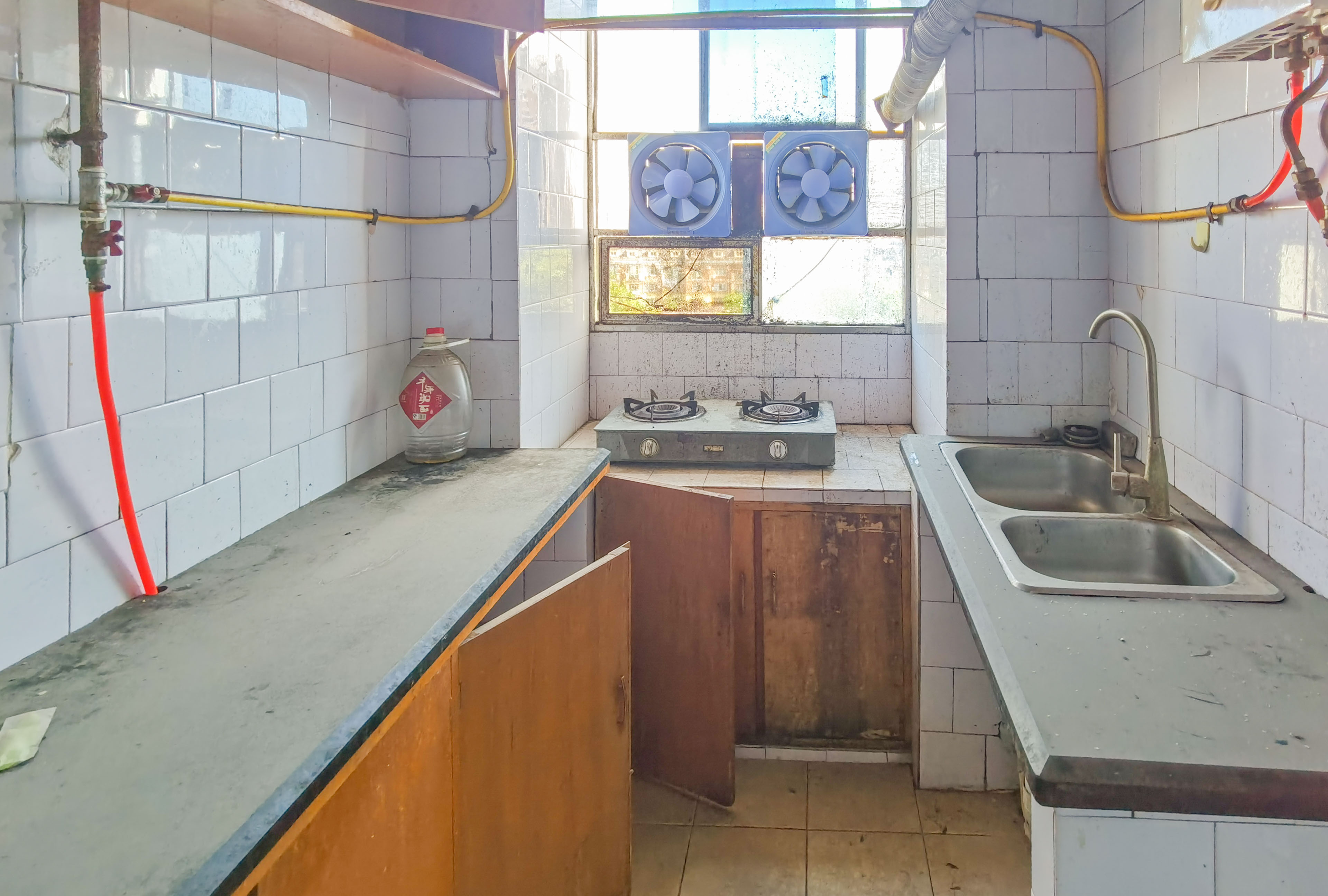 陡岭坡 3室2厅1卫 42.0万 陡岭坡 3室2厅1卫 42.0万客厅