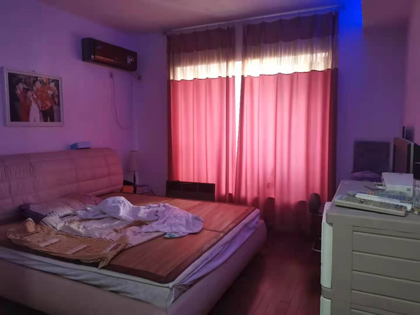 东方豪苑 4室2厅2卫 120.0万 东方豪苑 4室2厅2卫 120.0万卧室