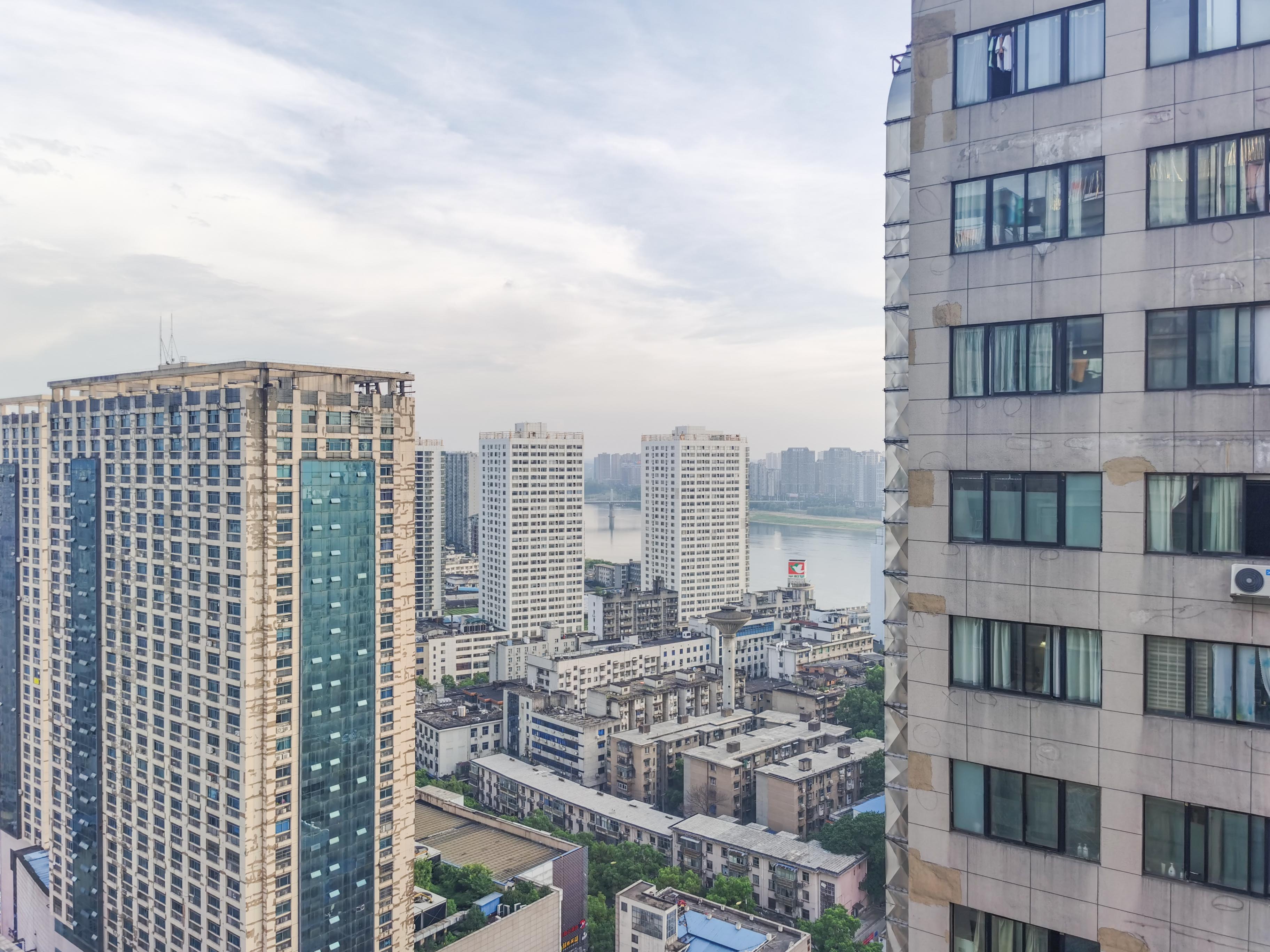 中央商业广场 2室1厅1卫 75.0万 中央商业广场 2室1厅1卫 75.0万客厅