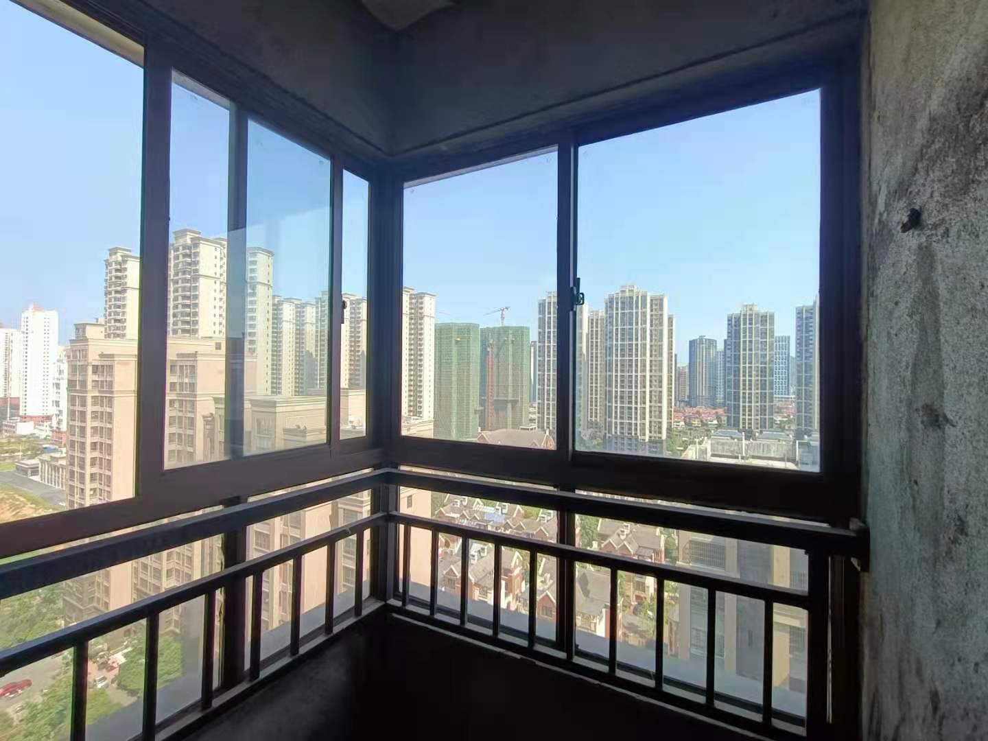 凤凰城 3室2厅1卫 65.0万 凤凰城 3室2厅1卫 65.0万客厅