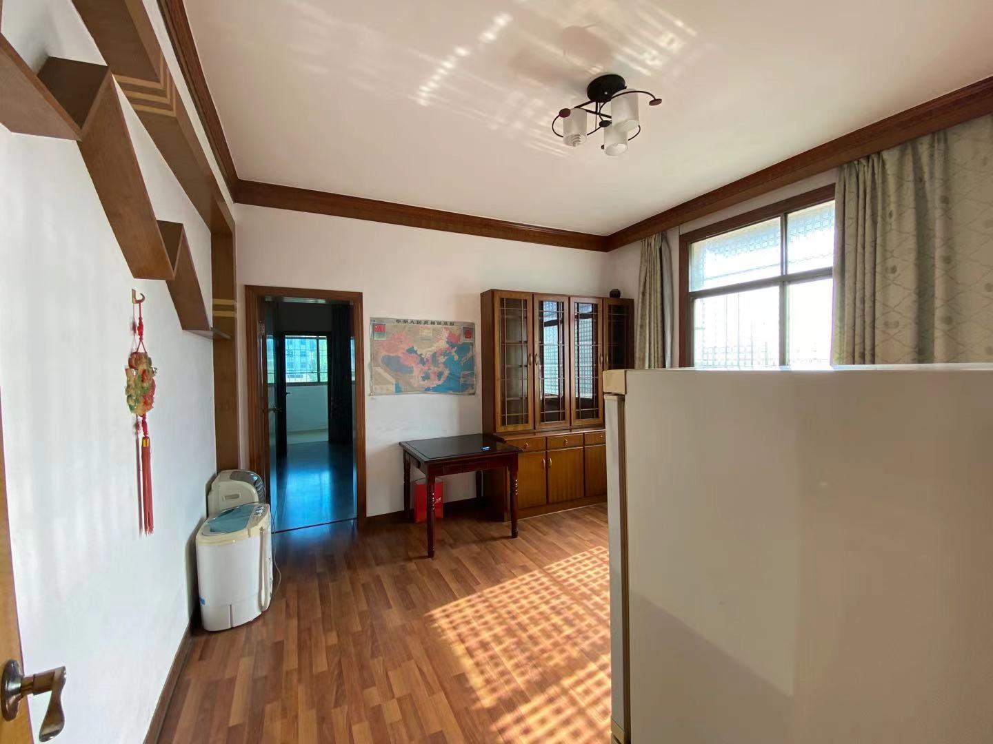 物价局家属楼  4室2厅1卫    65.8万卧室