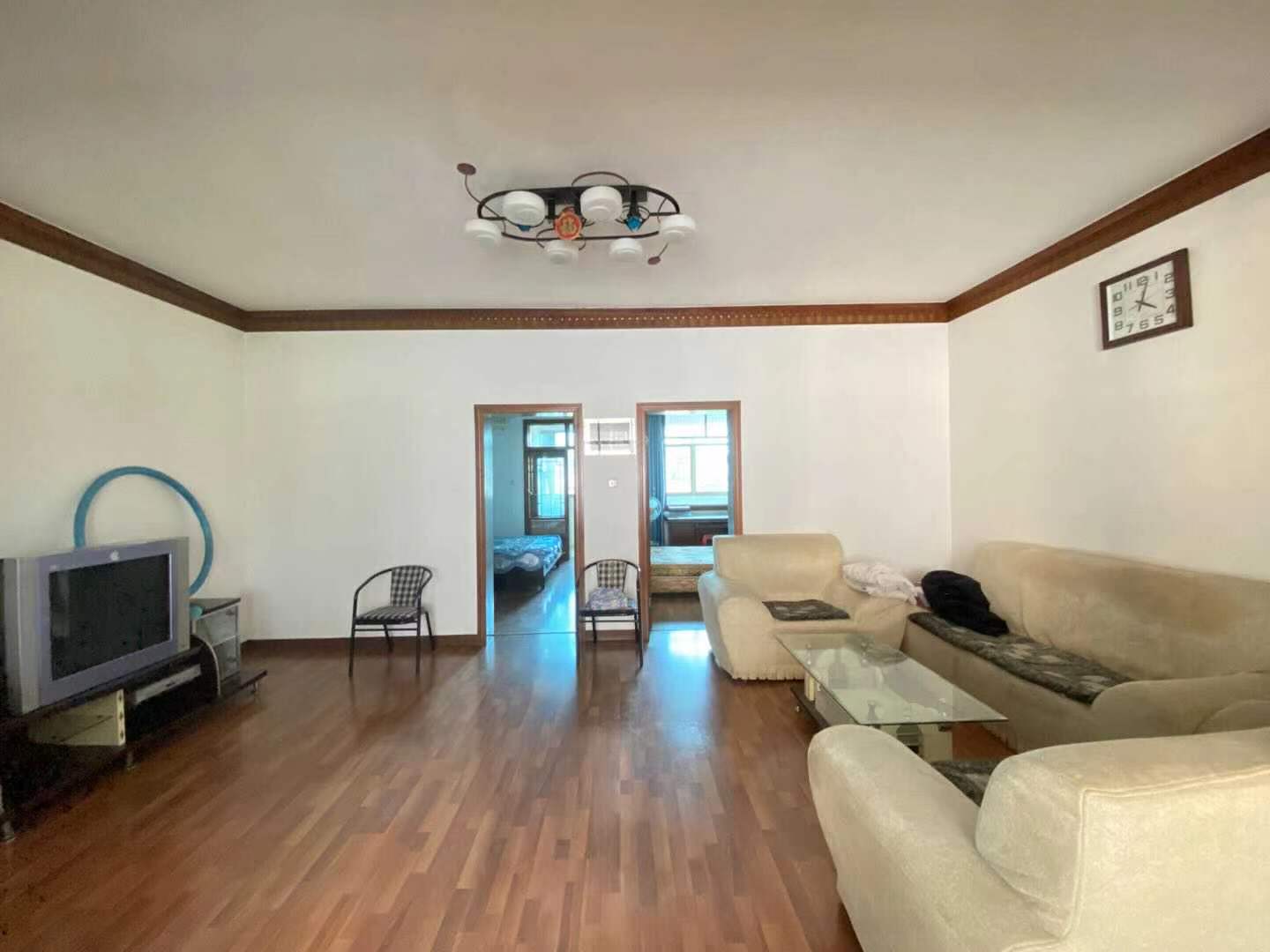 物价局家属楼 4室2厅1卫 65.8万 物价局家属楼 4室2厅1卫 65.8万客厅