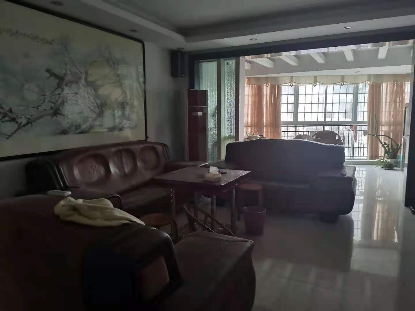 东方豪苑 4室2厅2卫 120.0万 东方豪苑 4室2厅2卫 120.0万客厅