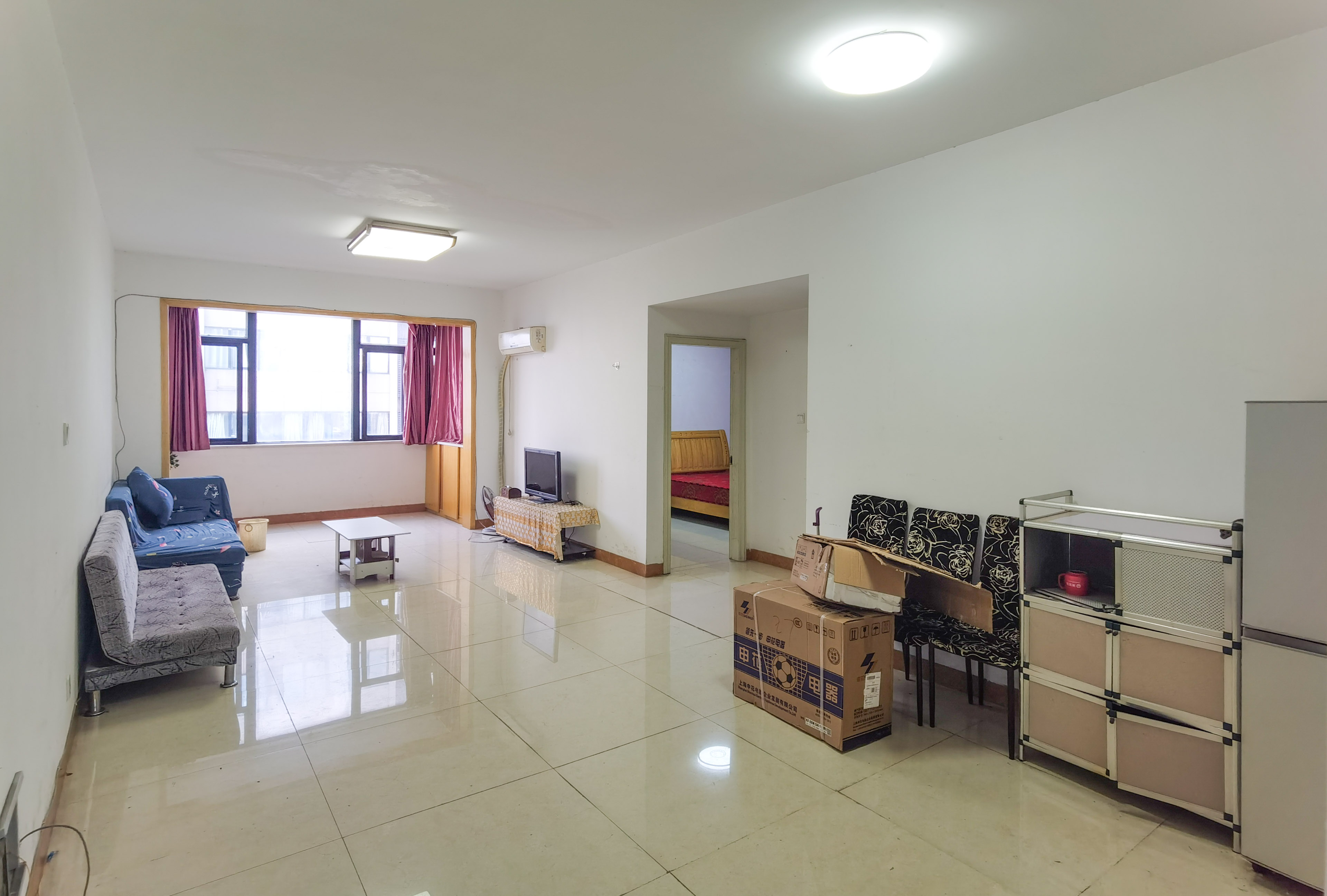 中央商业广场 2室1厅1卫 75.0万 中央商业广场 2室1厅1卫 75.0万客厅