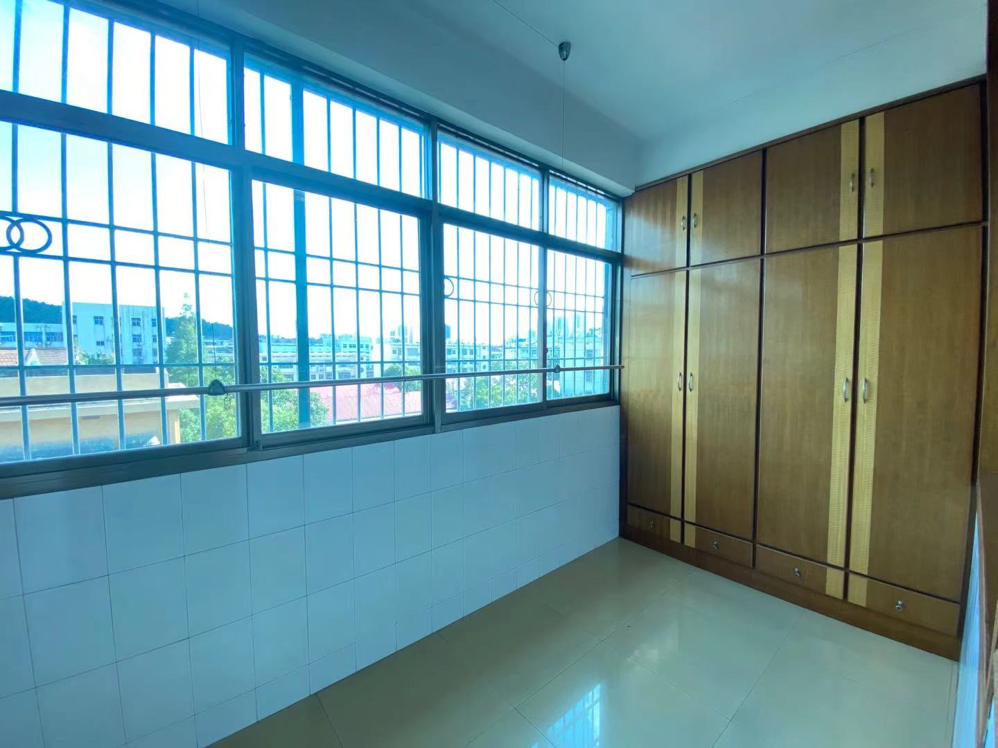 物价局家属楼 4室2厅1卫 65.8万 物价局家属楼 4室2厅1卫 65.8万阳台