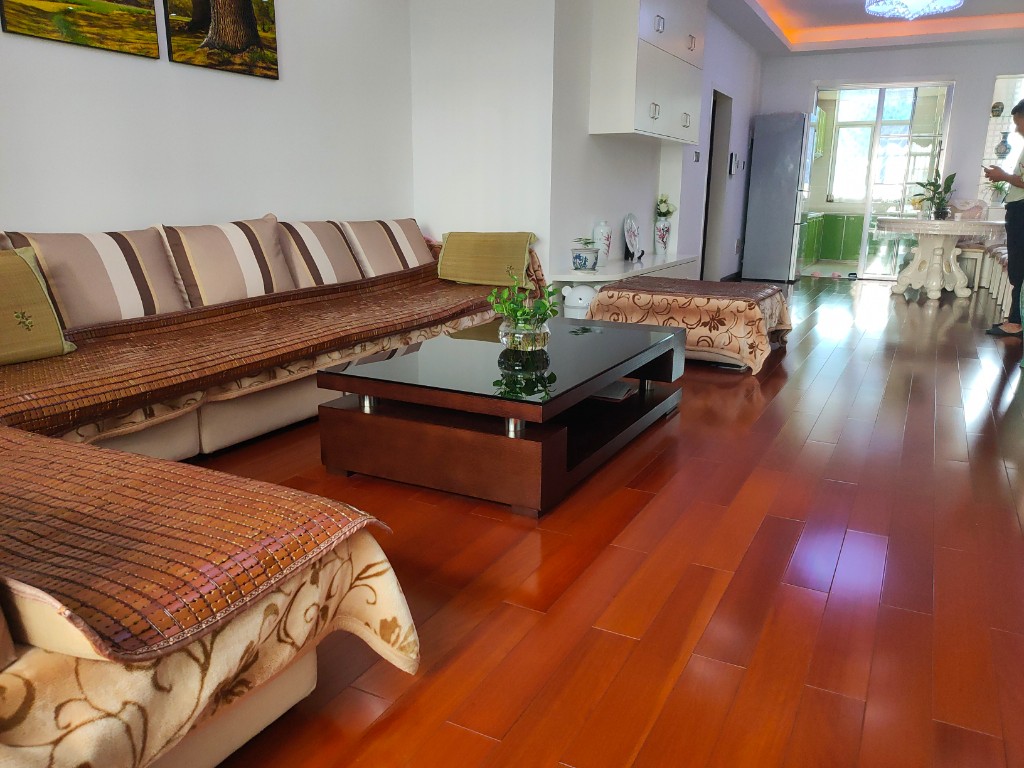 香草园  4室2厅1卫    105.0万 香草园  4室2厅1卫    105.0万客厅