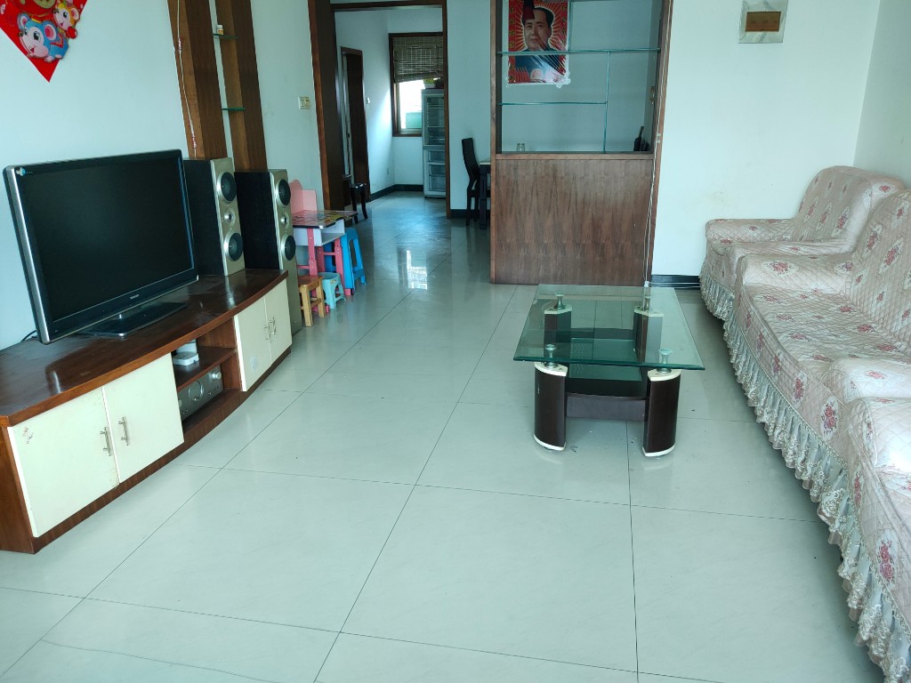 政华新村 3室2厅1卫 56.8万 政华新村 3室2厅1卫 56.8万客厅