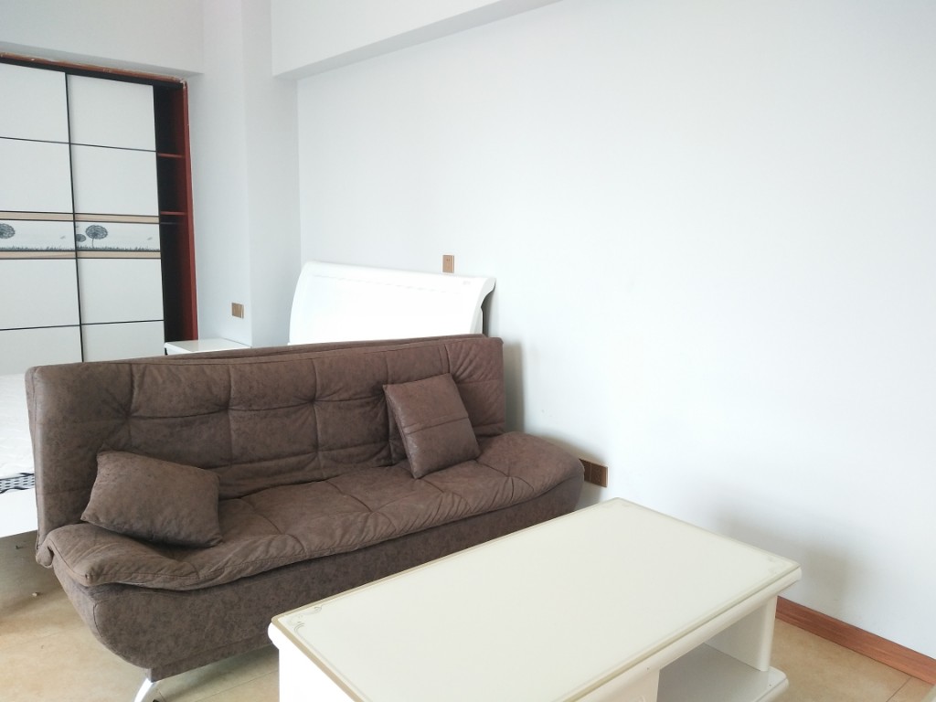 雄森国际  1室1厅1卫    1600.0元/月 雄森国际  1室1厅1卫    1600.0元/月