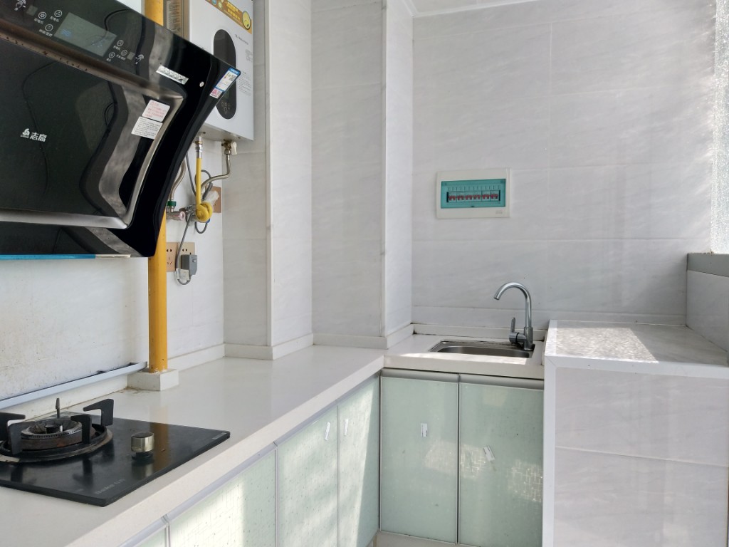 雄森国际  1室1厅1卫    1600.0元/月 雄森国际  1室1厅1卫    1600.0元/月室内图