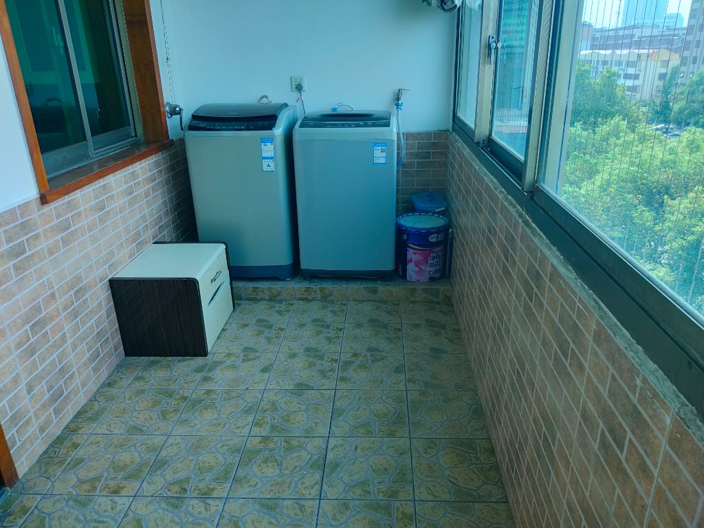 政华新村 3室2厅1卫 56.8万 政华新村 3室2厅1卫 56.8万客厅